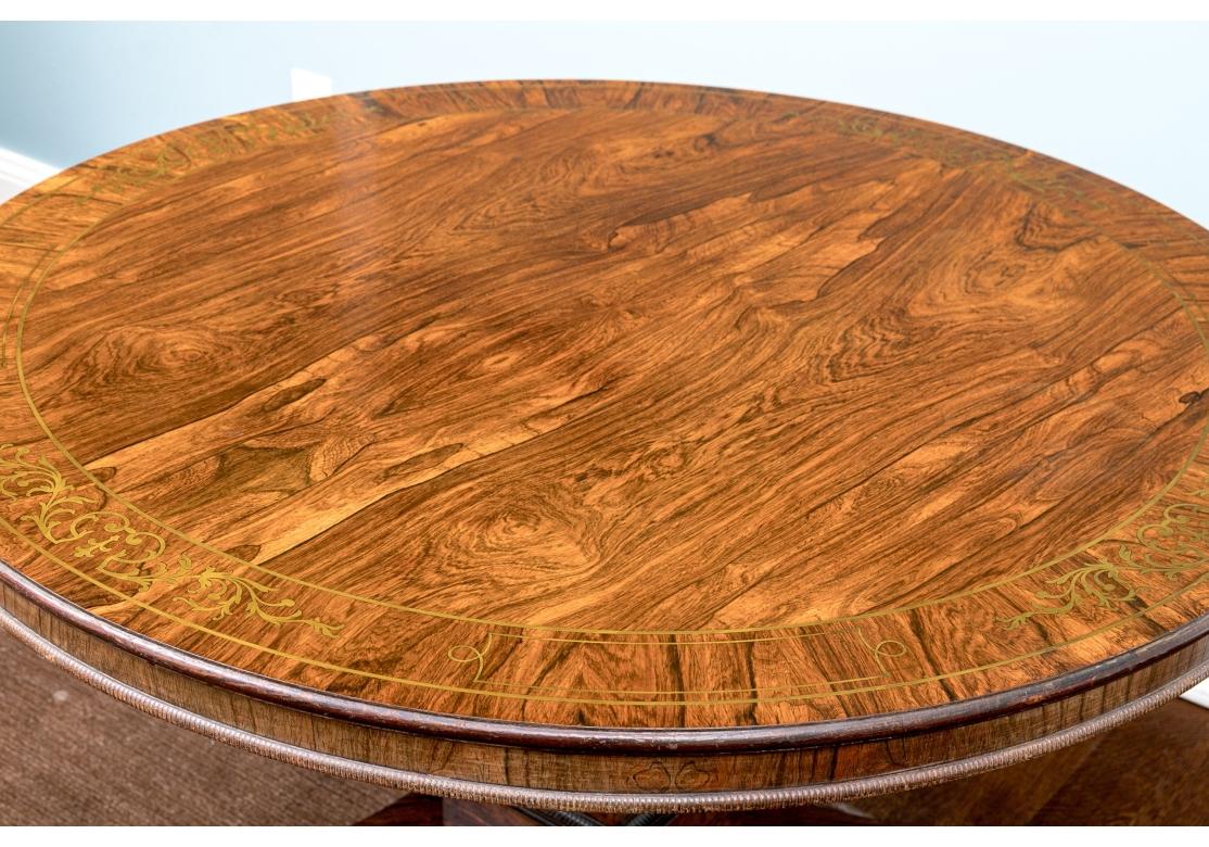 Table centrale ancienne en palissandre avec incrustation en laiton en vente 7