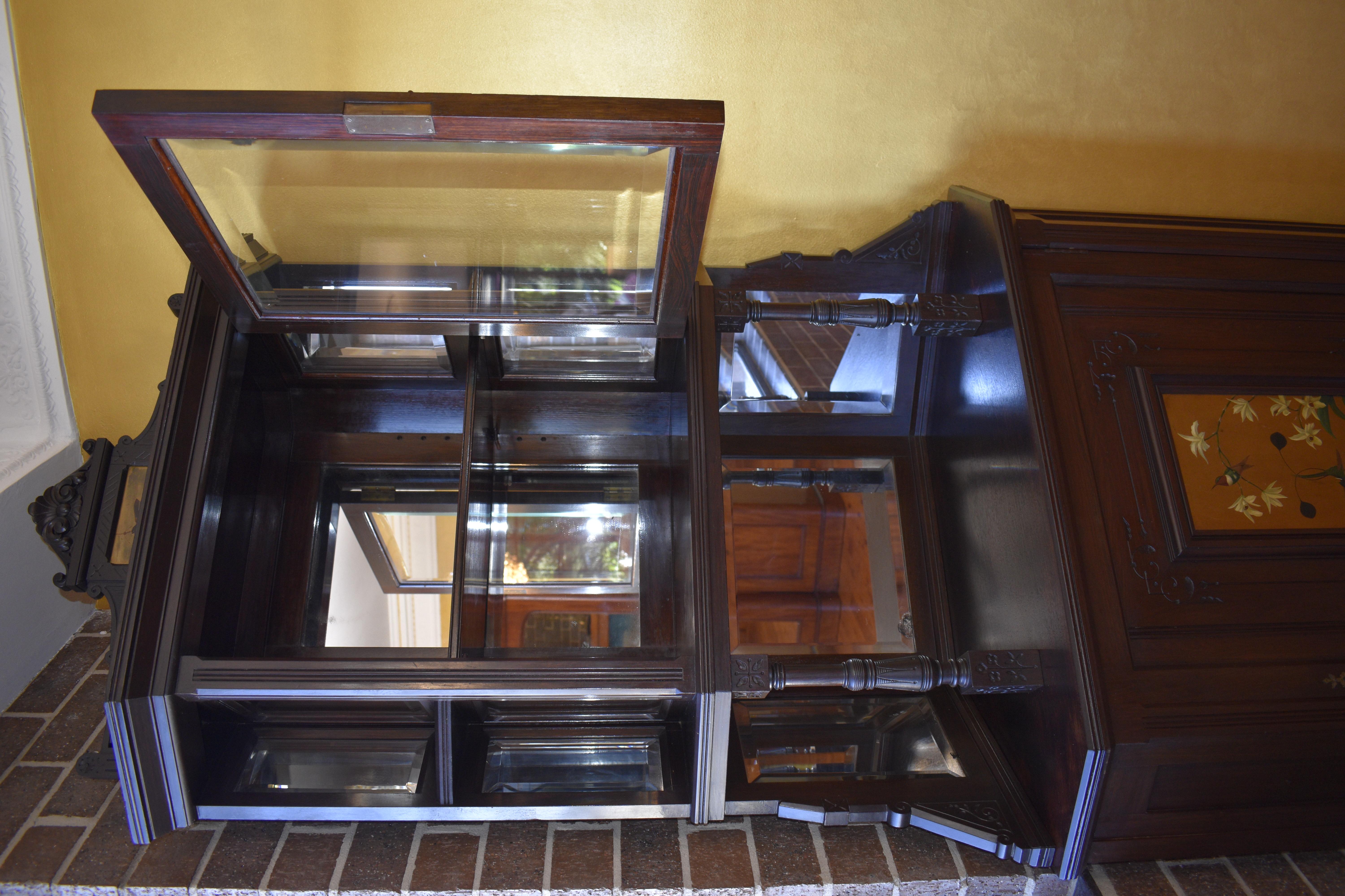 Antique Rosewood Ornate Display Cabinet In Good Condition For Sale In EDENSOR PARK, NSW