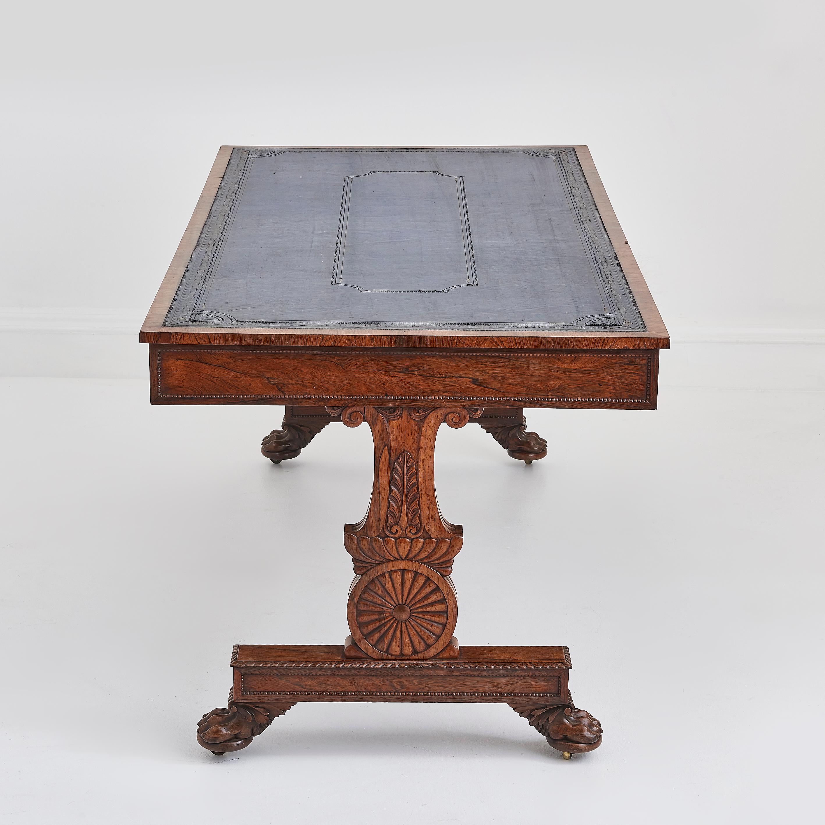 Dieser exquisite Partnerschreibtisch aus Palisanderholz ist ein Meisterwerk der Handwerkskunst des 19. Jahrhunderts, entworfen in der Art der renommierten britischen Möbelhersteller Waring & Gillow. Dieser Schreibtisch ist eine perfekte Mischung aus