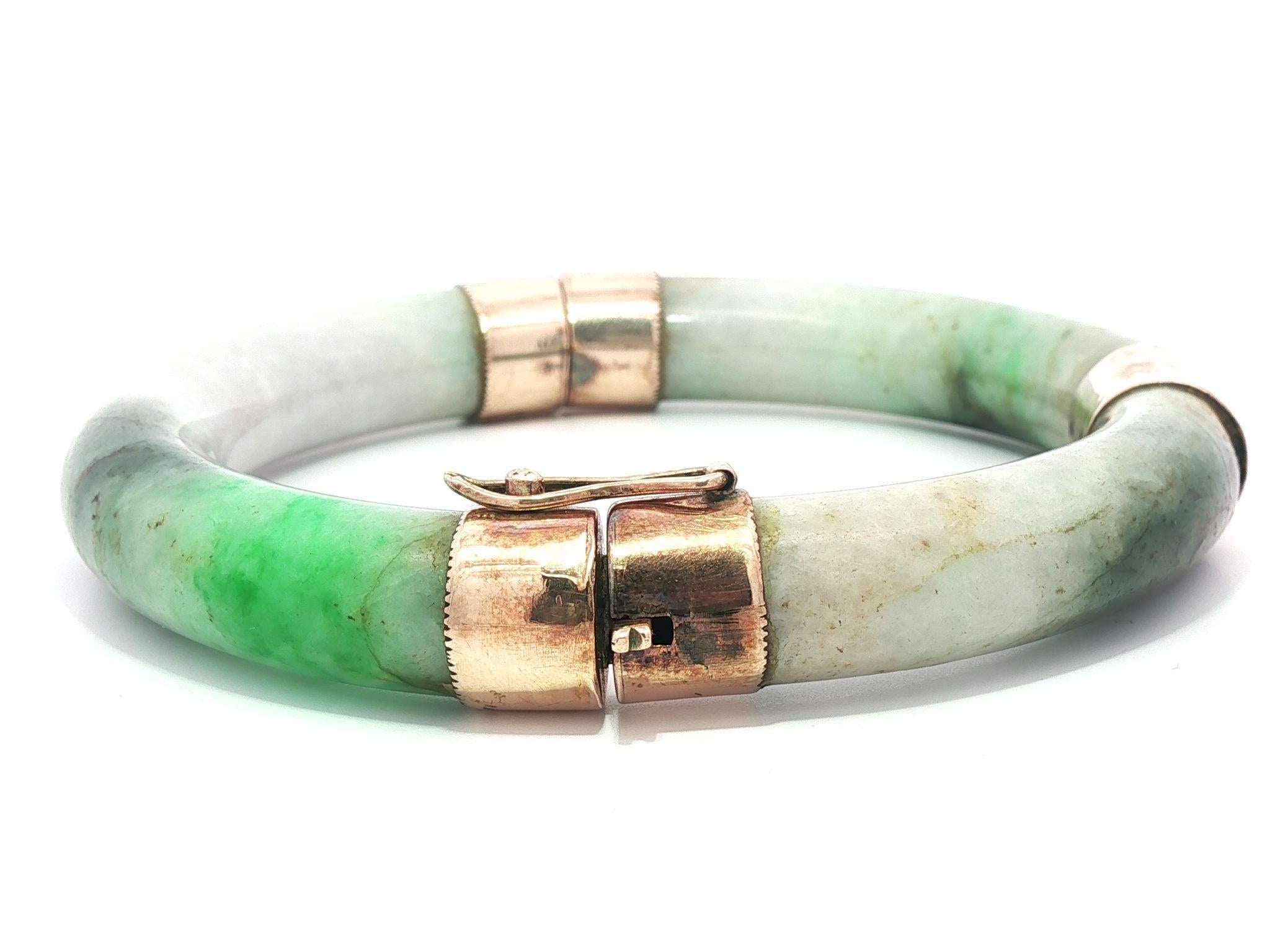 Bracelet à charnière en or jaune rosé antique avec capuchons en jade vert molté épais Pour femmes en vente