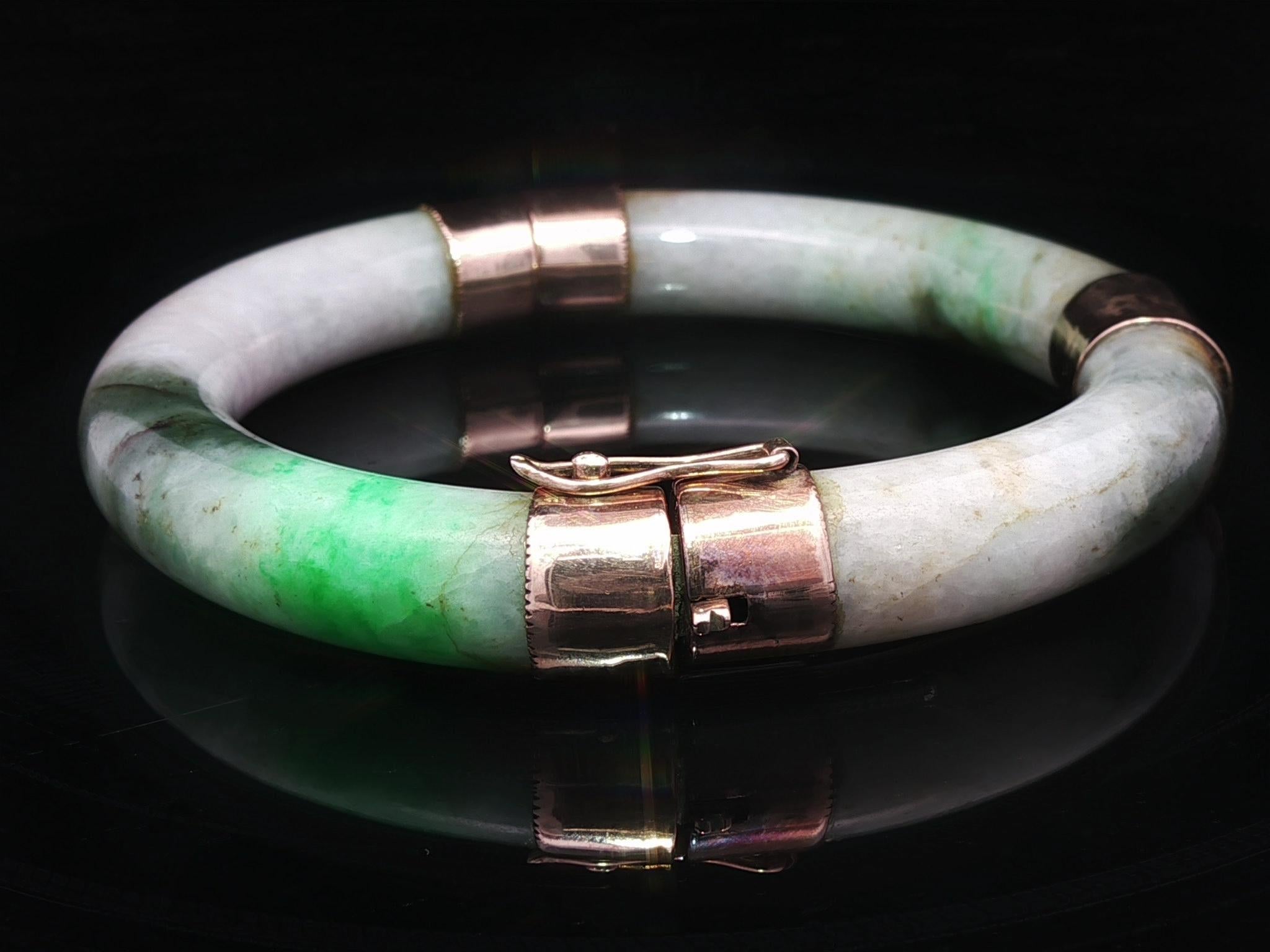 Bracelet à charnière en or jaune rosé antique avec capuchons en jade vert molté épais en vente 4