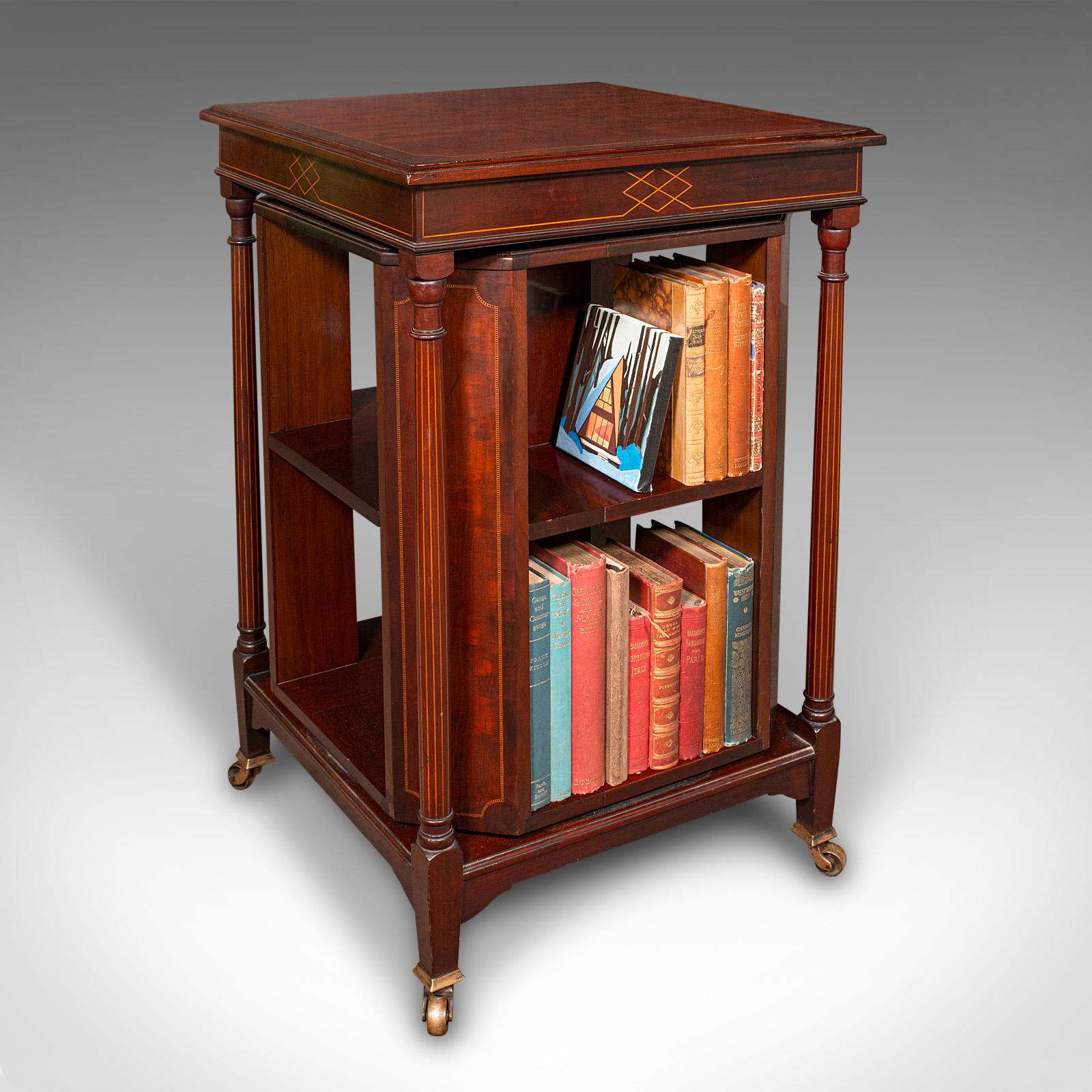 Il s'agit d'une bibliothèque rotative ancienne. Cabinet de bibliothèque tournant en acajou, datant de la période édouardienne, vers 1910. 

Un superbe meuble à livres de belles proportions, avec de belles couleurs et des détails incrustés