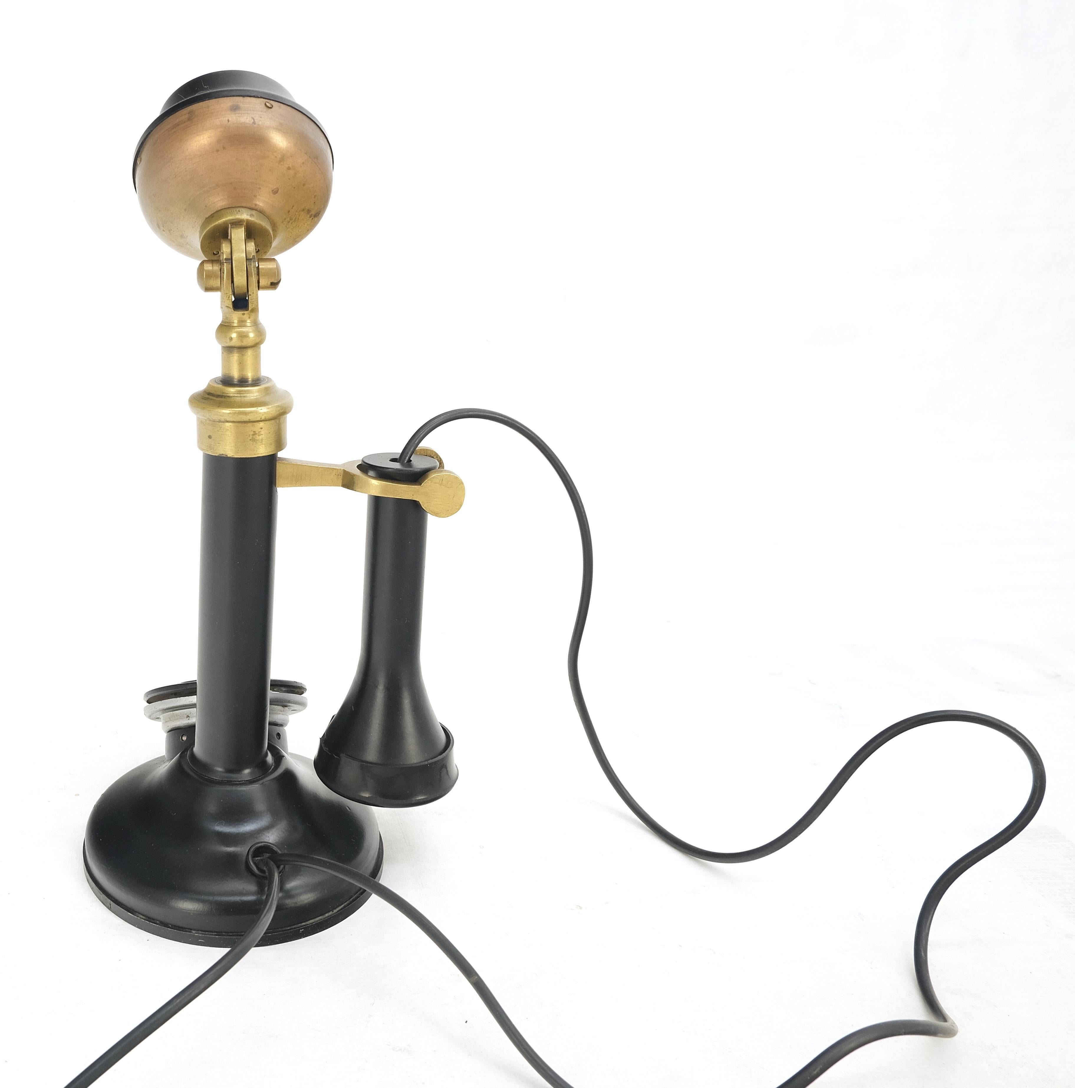 Telephone rotatif ancien en bon état datant des années 1920  en vente 1