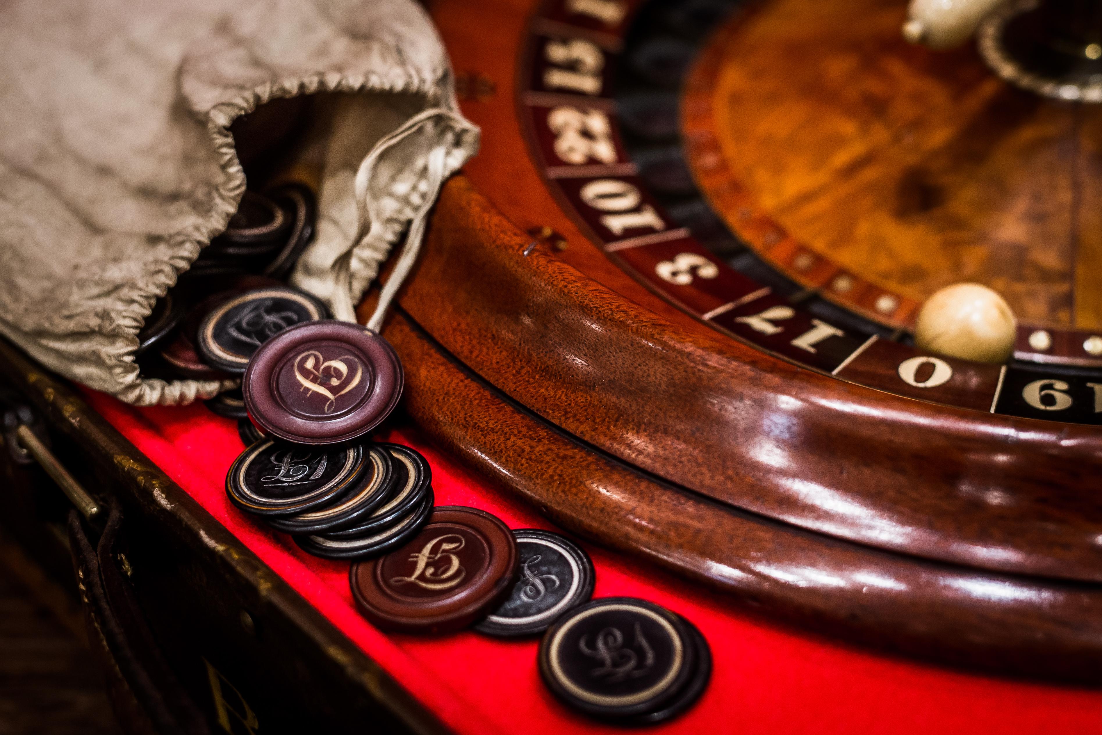Antique Roulette Wheel Fitted into a 1950s Louis Vuitton Case For Sale 7