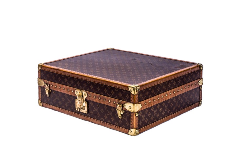 At Auction: LOUIS VUITTON jewelry roll M47837, coll.: 2009.