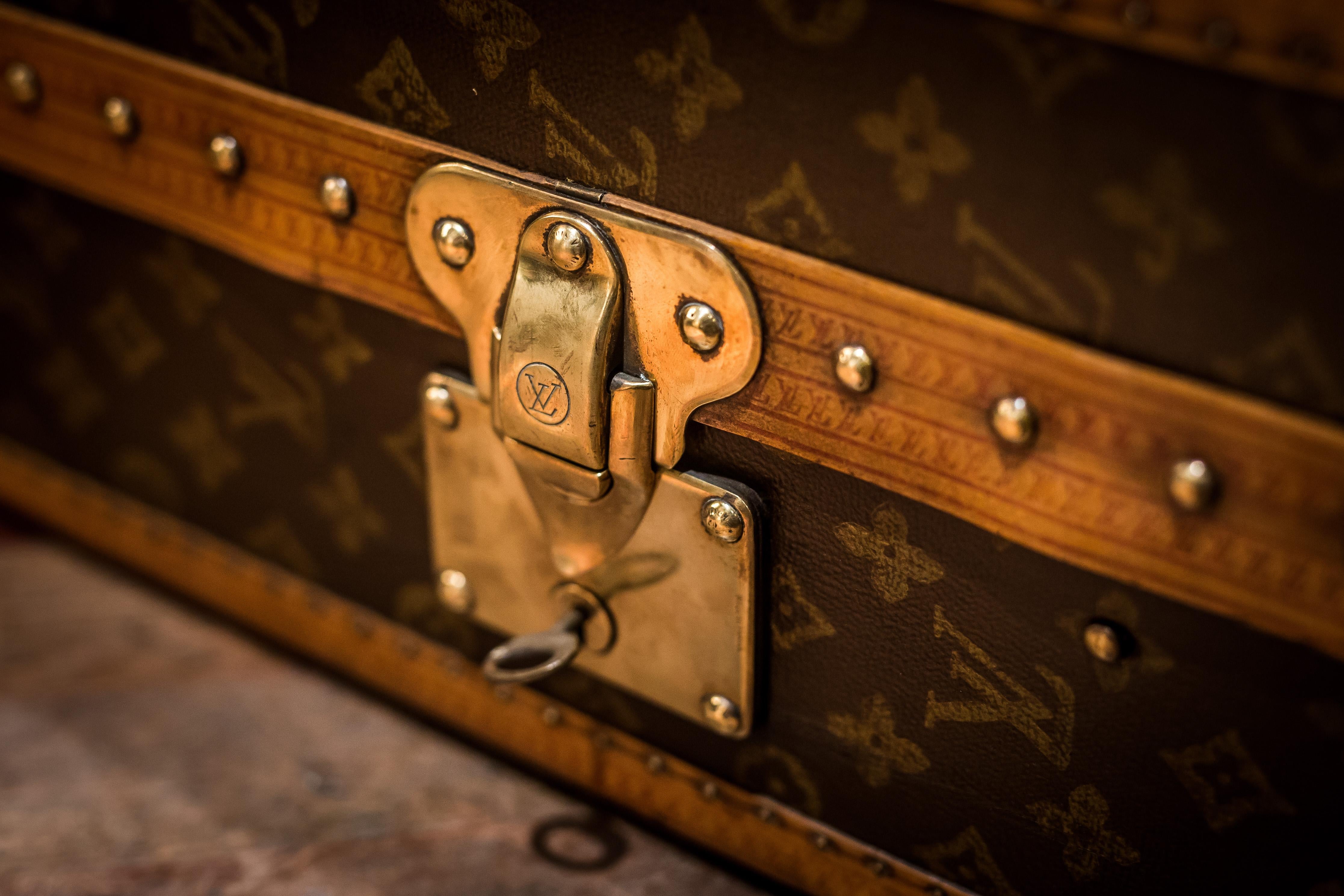 Antique Roulette Wheel Fitted into a 1950s Louis Vuitton Case In Good Condition For Sale In Hong Kong, HK