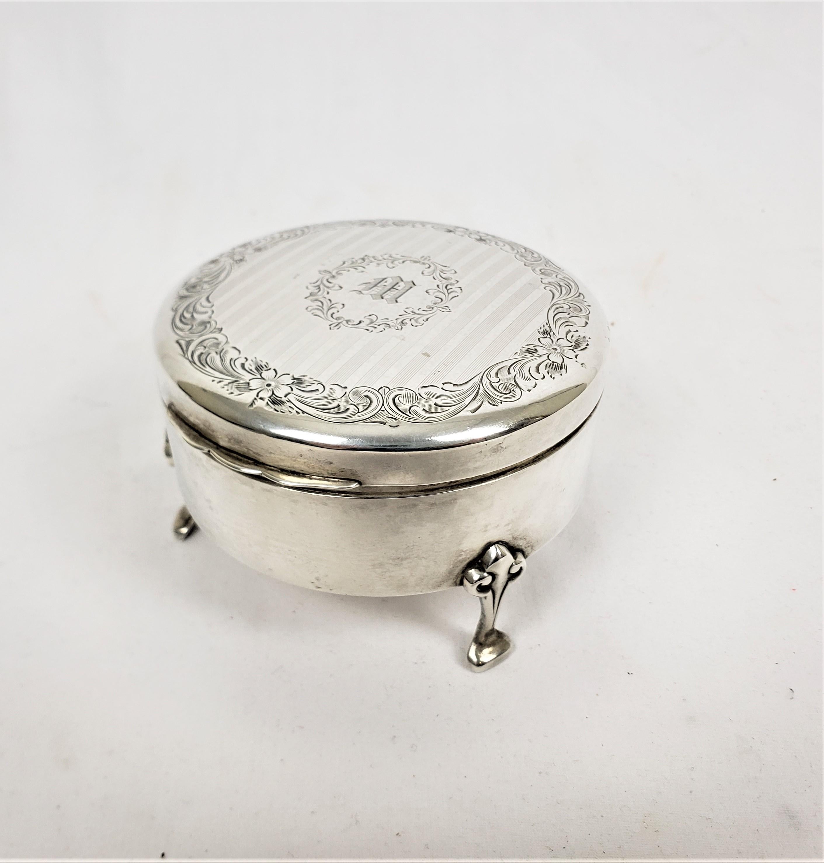 Victorien Boîte à bijoux et bague à anneaux antique à pied en argent sterling avec bouleaux ronds en vente