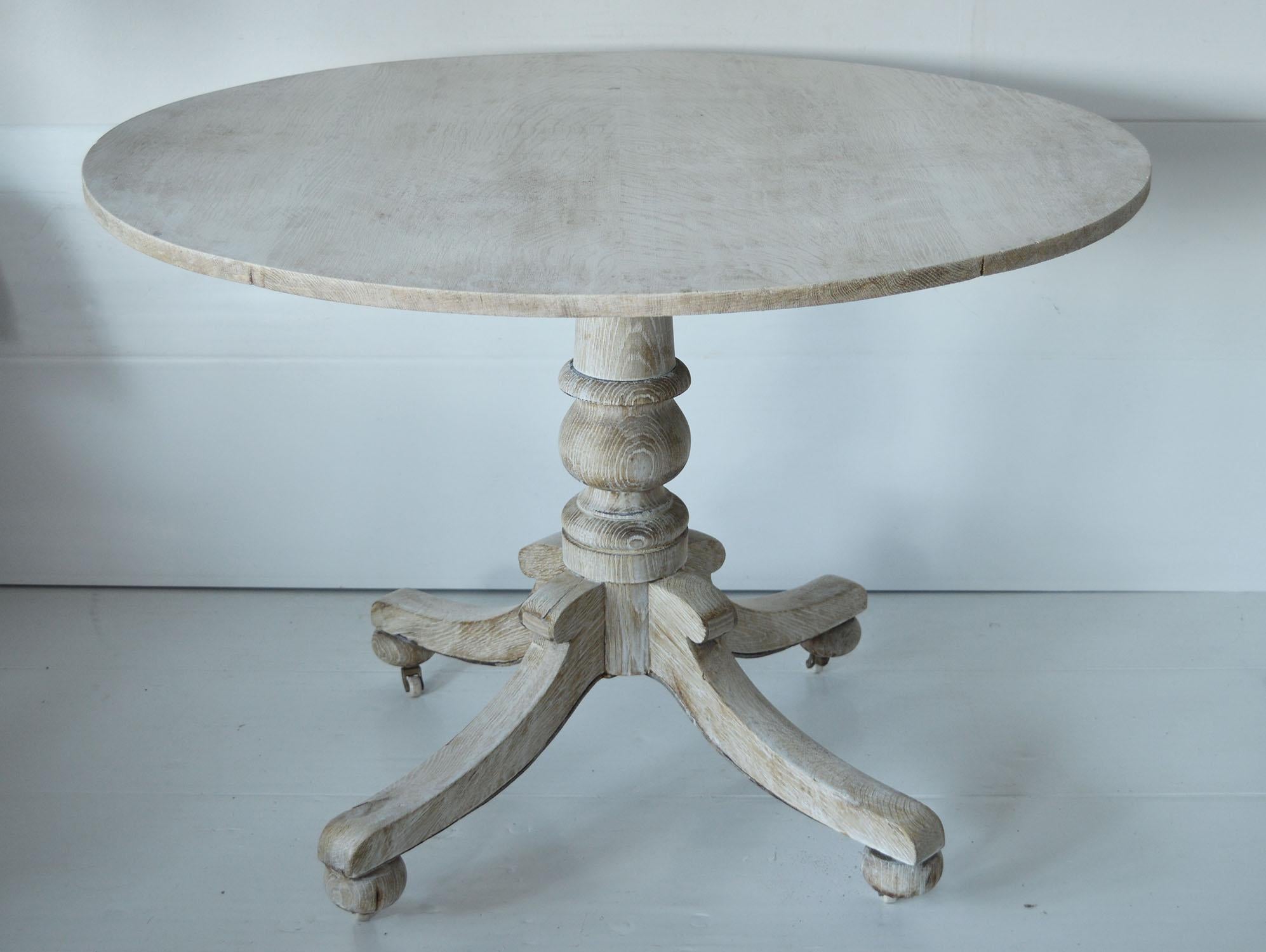 Fabulous bleached round table.

Great distressed look.

I particularly like the simplicity of this table

Bleached oak

I have chosen not to lacquer or wax the table.









  