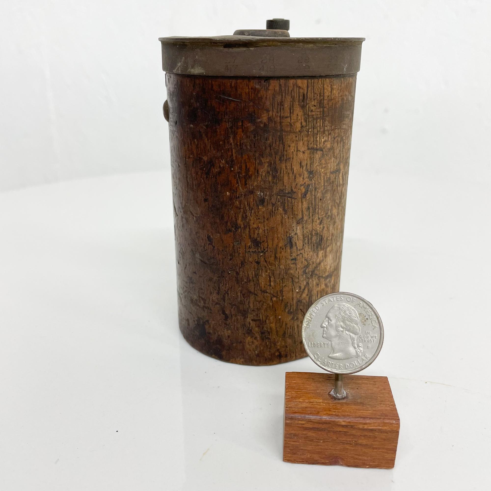 Antique wood collectible case to store drill bits. Old stock.
Made of wood has metal moving parts on top.
The upper mechanism turns for display- providing an opening to store drill bits
Size 2.88 in diameter x 5 height
Vintage patina, unrestored