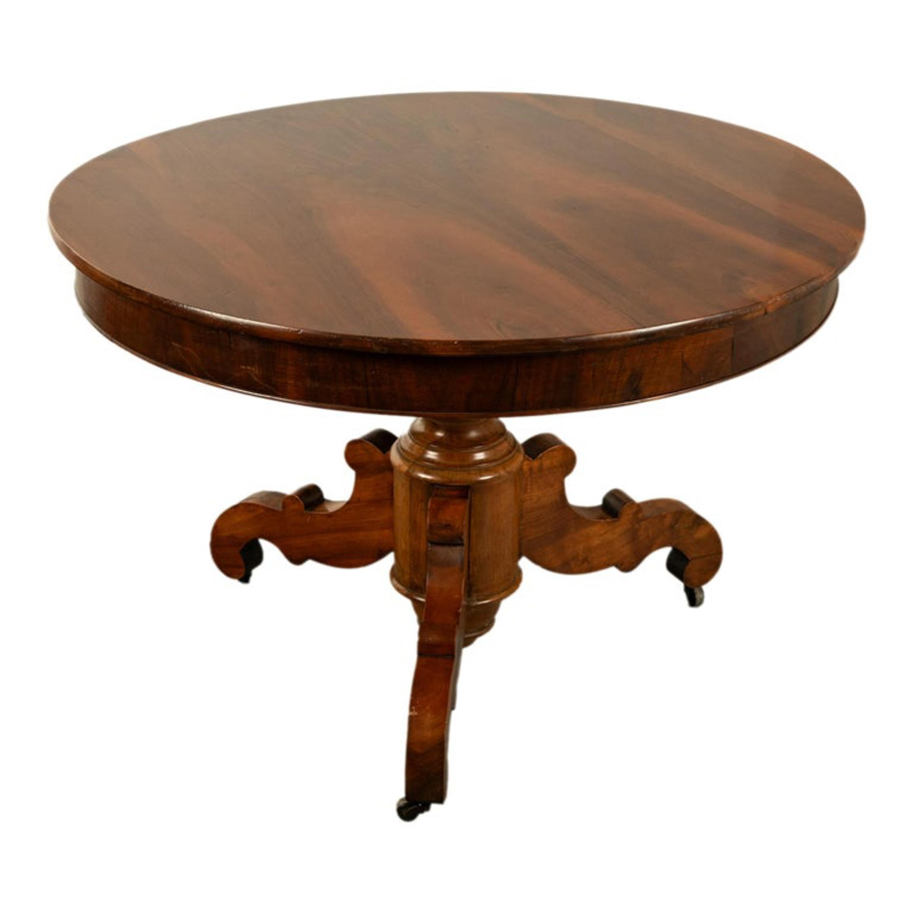 Antiquité Table de salle à manger ronde en noyer français sculpté à piédestal et à trépied 1850 en vente 4