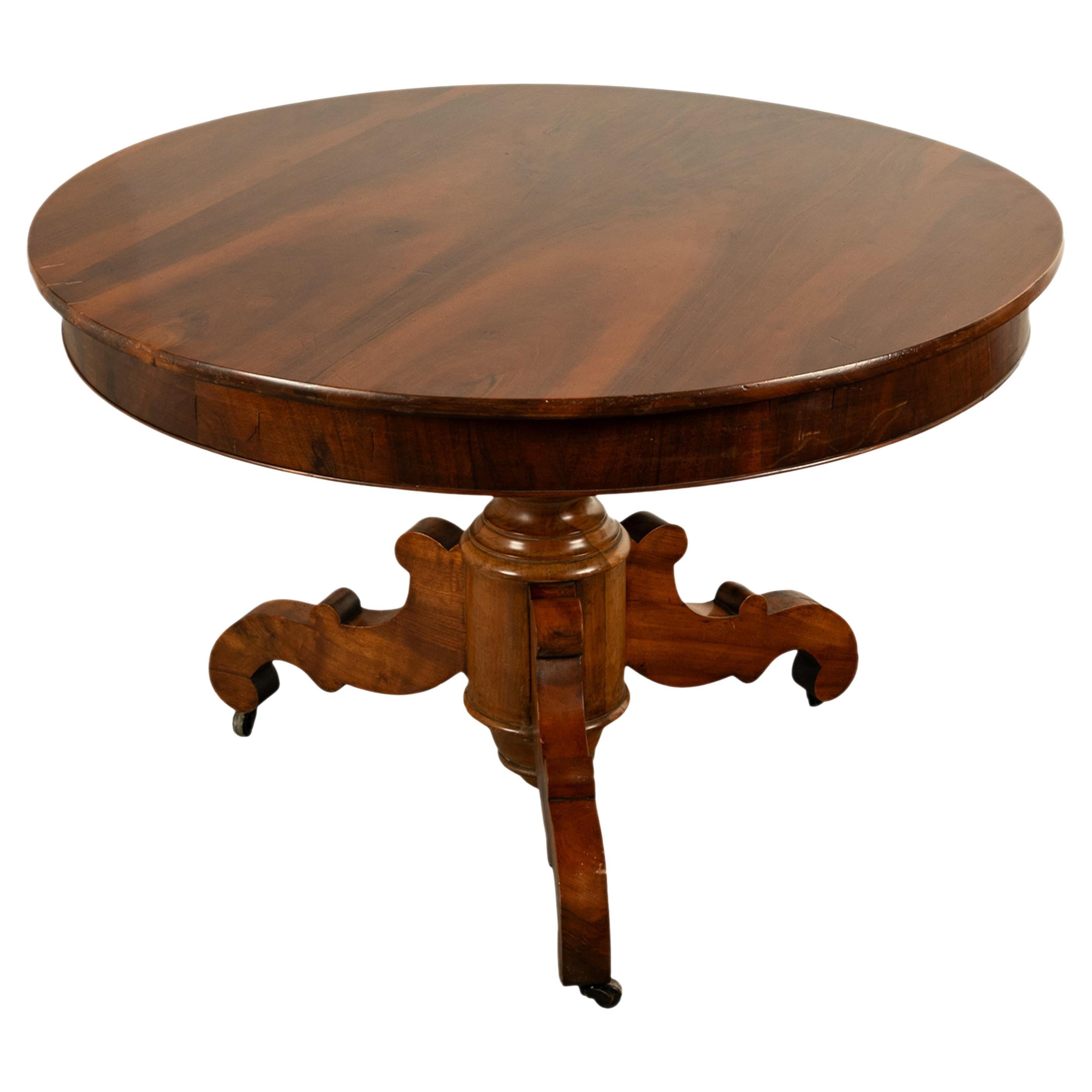 Antiquité Table de salle à manger ronde en noyer français sculpté à piédestal et à trépied 1850