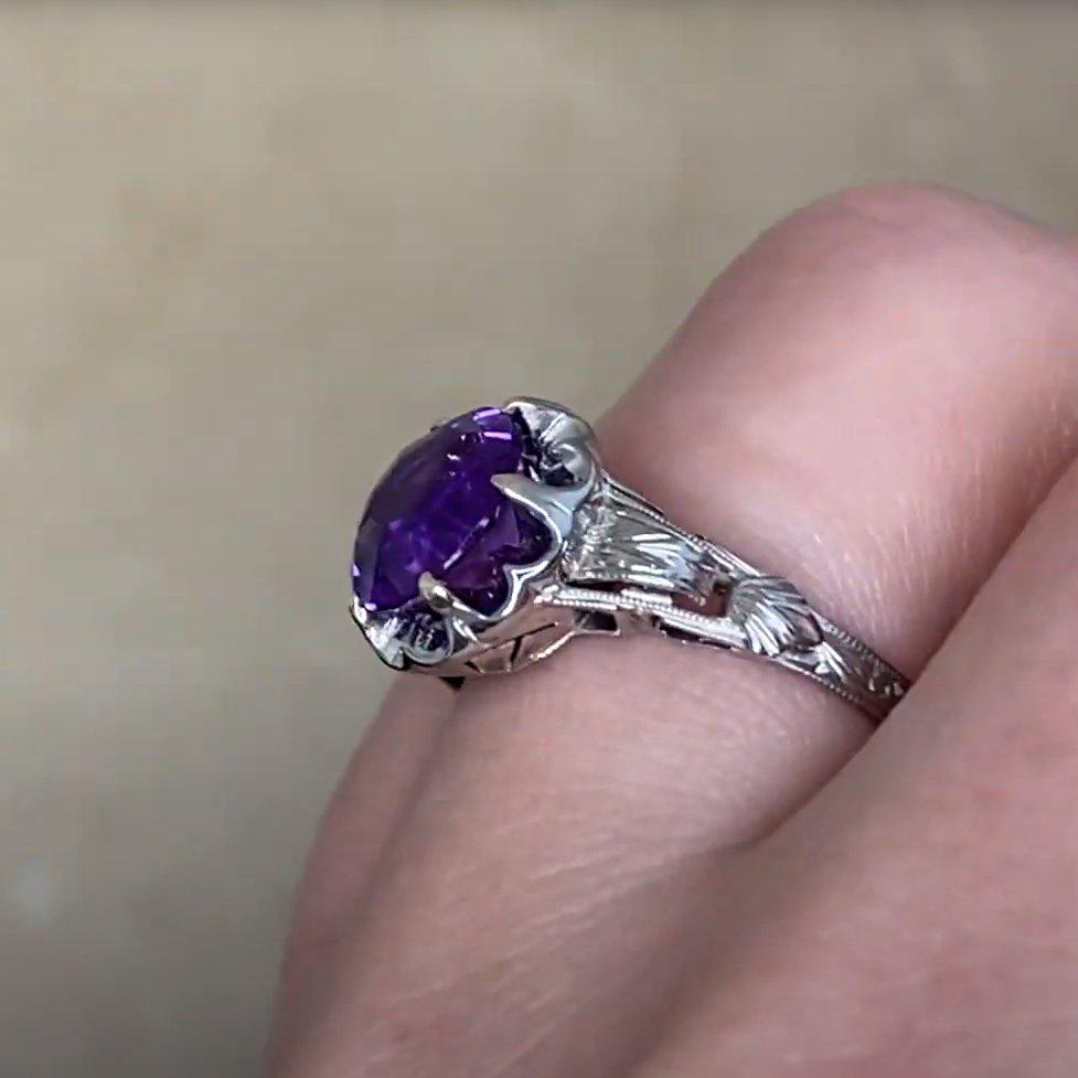 Antique Round Cut Amethyst Ring (Approx. 1.90-Carats), Platinum, Circa 1925 In Excellent Condition For Sale In New York, NY
