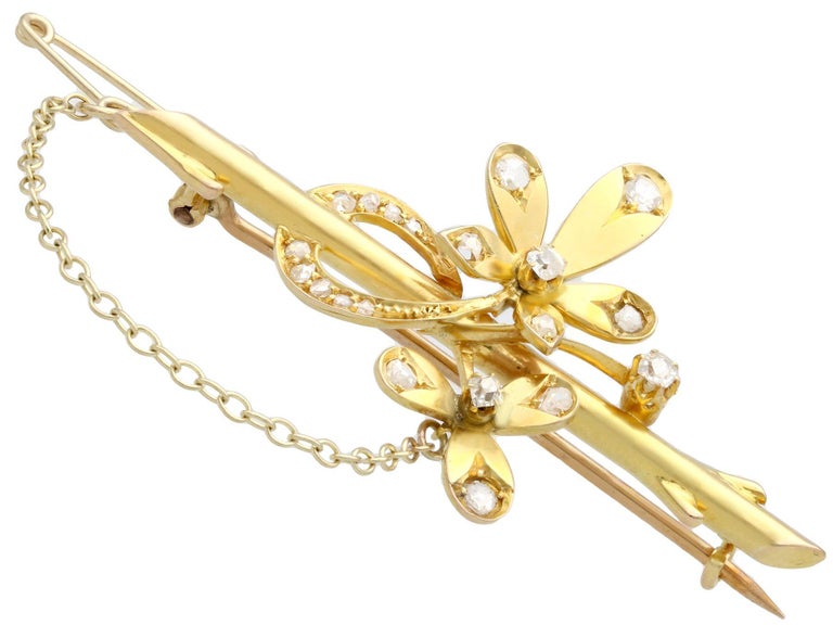 1900s Antique 0.45 Carat Diamond and Yellow Gold Brooch For Sale at 1stDibs