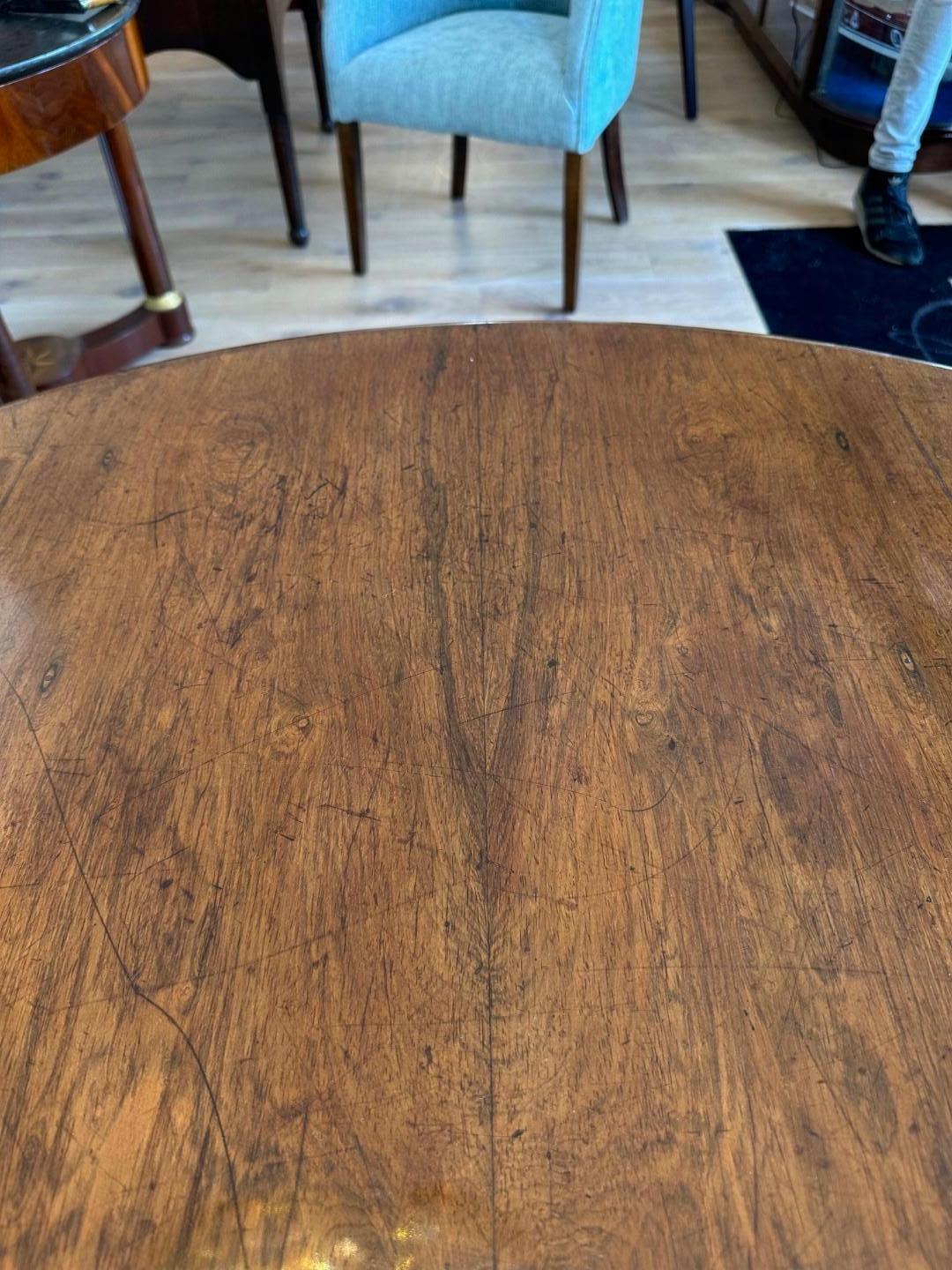 Table de salle à manger ronde ancienne en vente 3