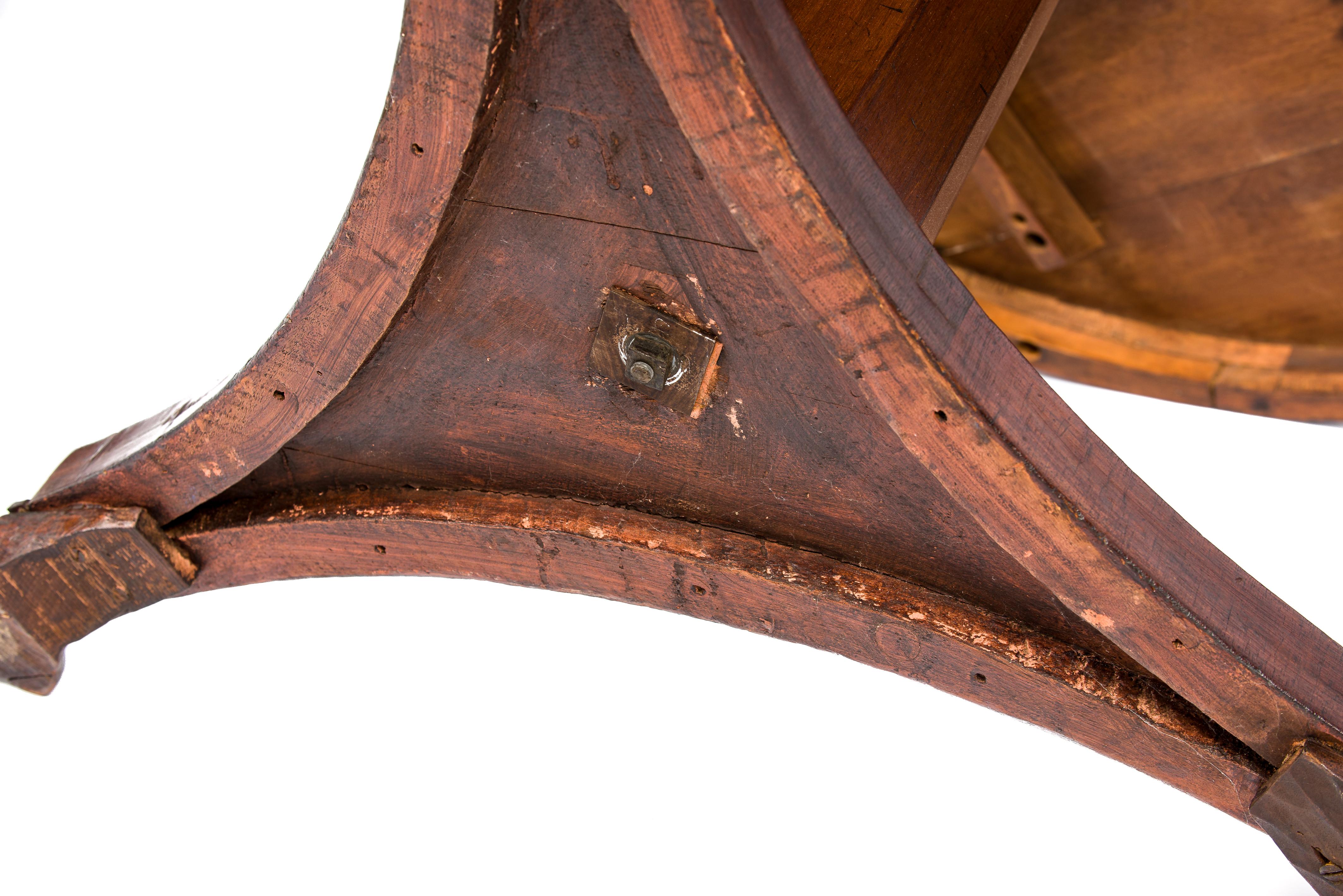 Antique Round English Regency Style Mahogany Tilt-Top Center Table 5