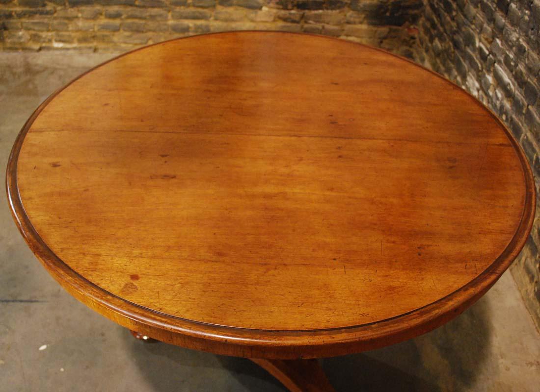 Antique Round English Regency Style Mahogany Tilt-Top Center Table In Good Condition In Casteren, NL