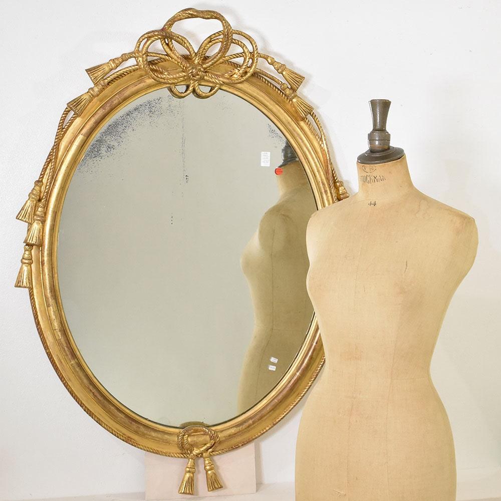 The  Antique Oval Wall Mirror, proposed here is an elegant mirror and has a 
Golden Frame in pure Gold Leaf, 19th century. 

The Round Gold Mirror has an elegant cymatium representing a Love Knot, elegant and precious.
This is a restored mirror.