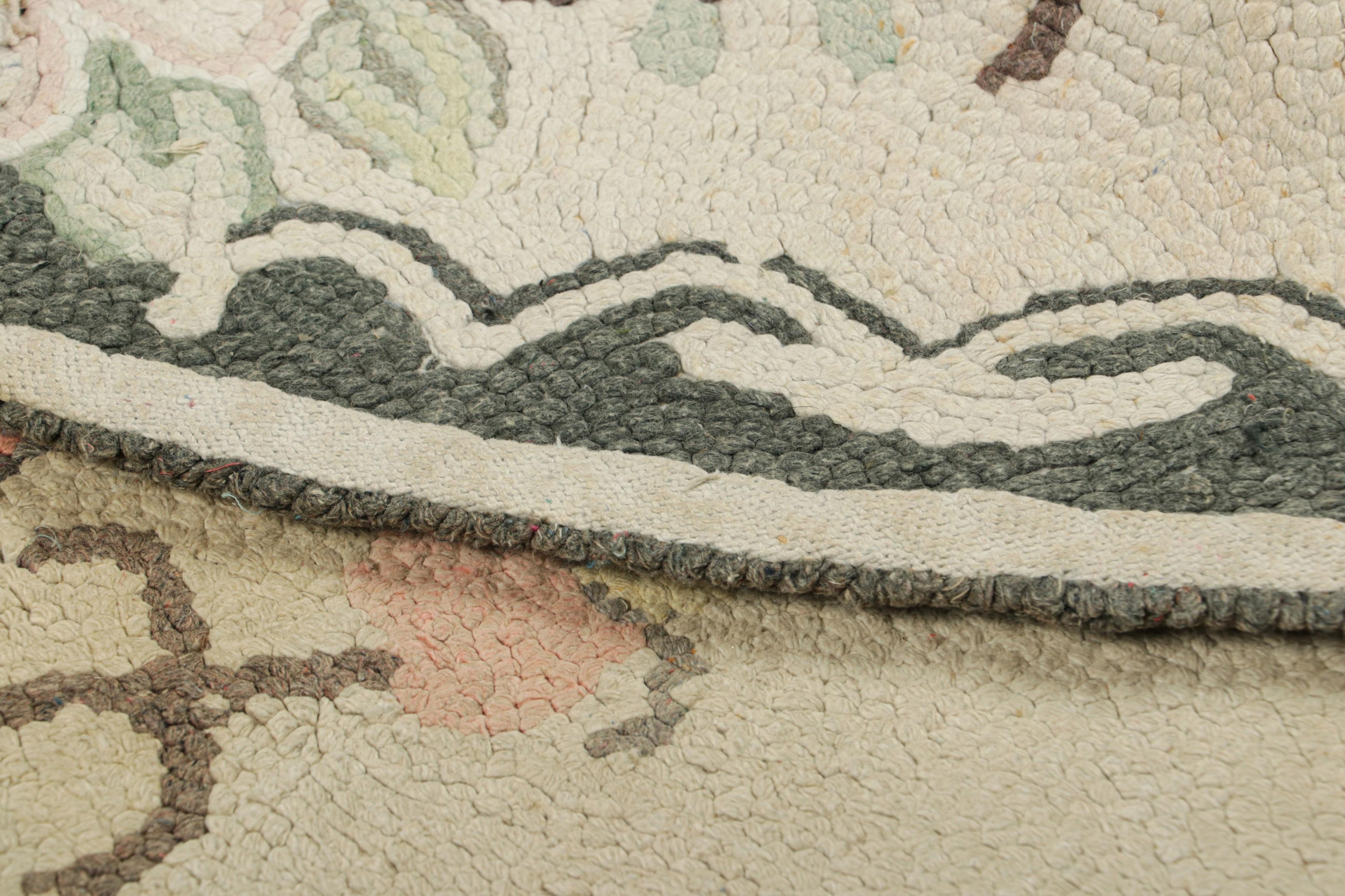 Wool Antique Round Hooked Rug in Cream & Gray with Animal Pictorial  Rug & Kilim For Sale