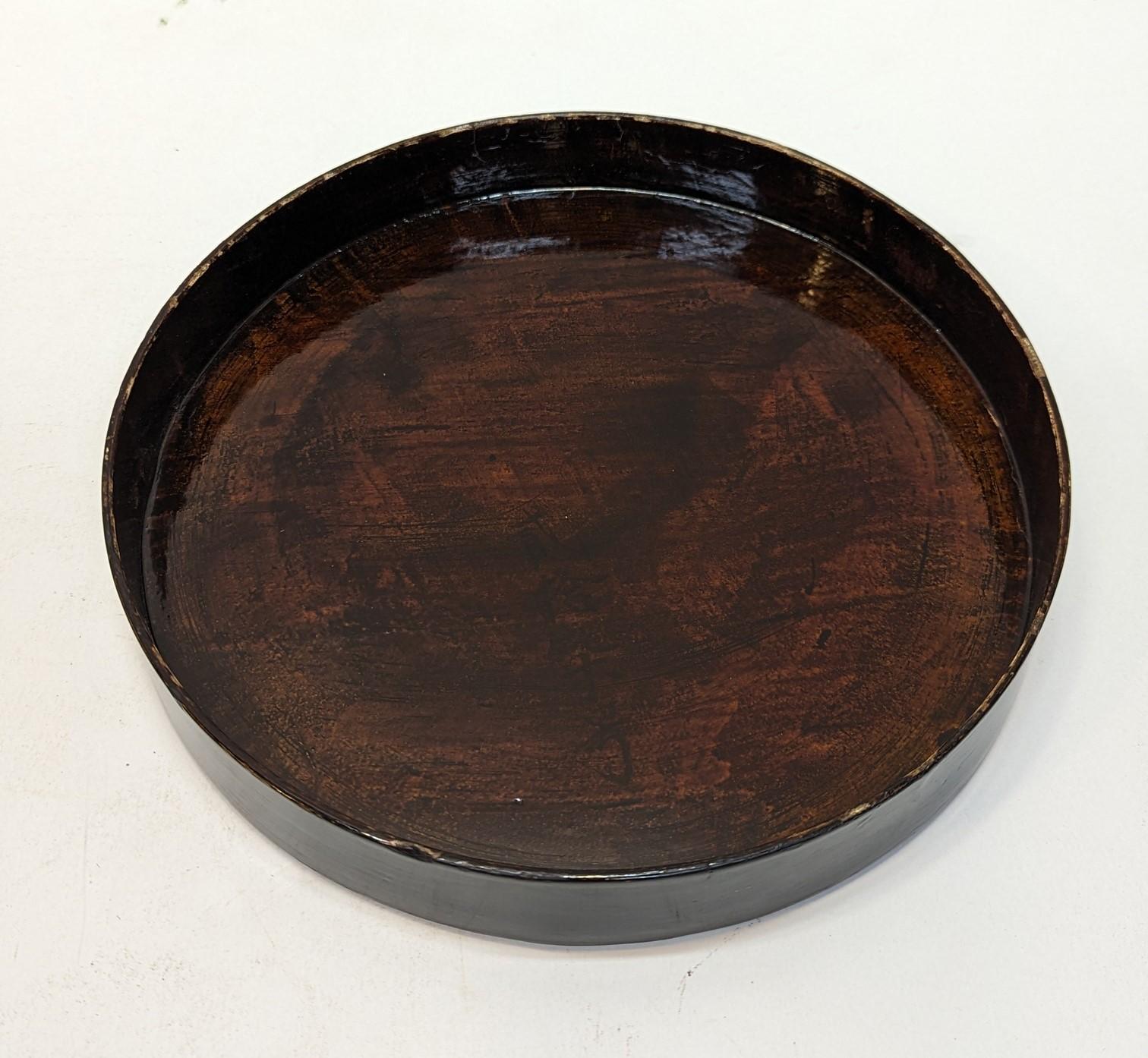Qing Antique Round Lacquer Box  For Sale