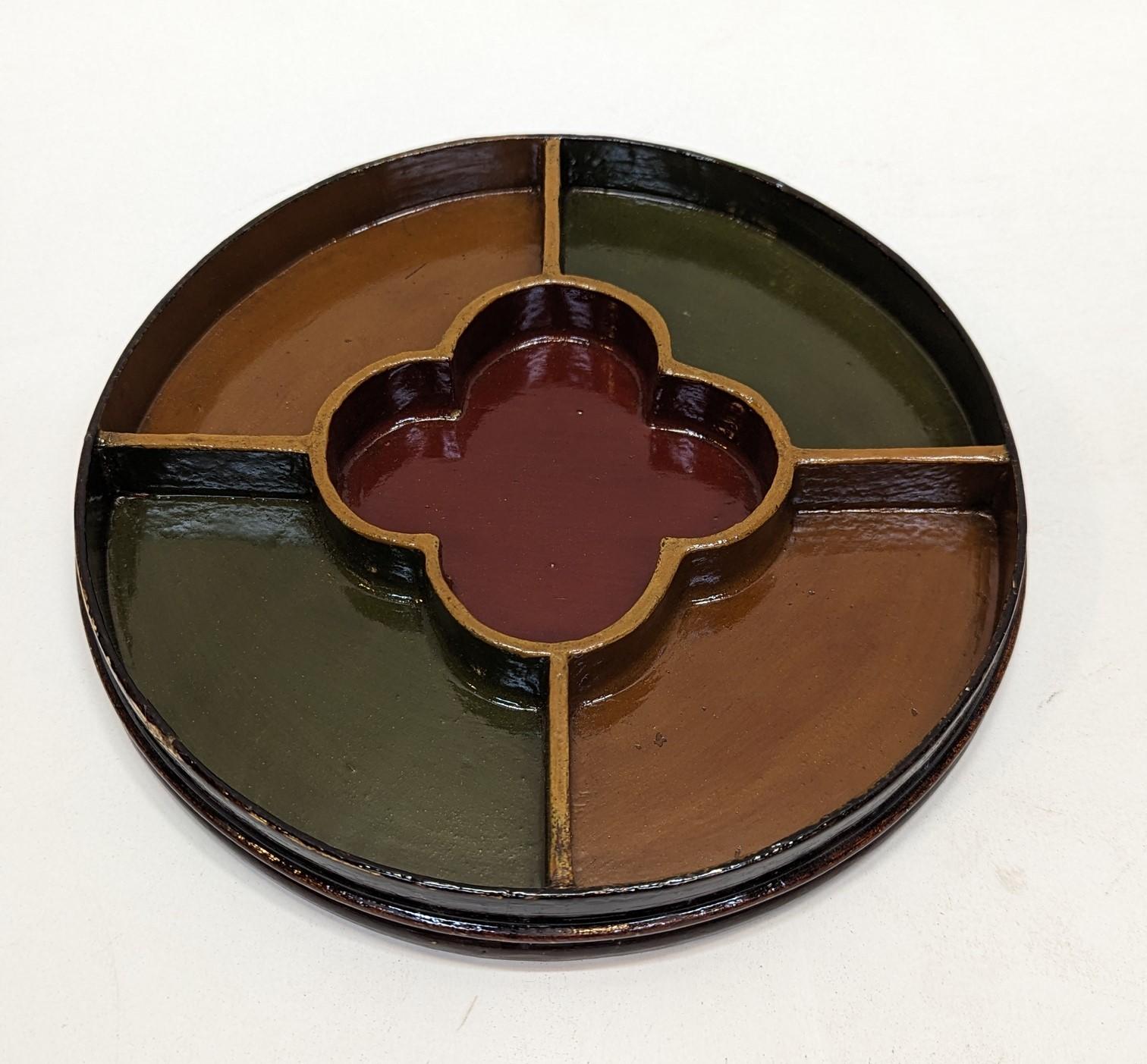 Chinese Antique Round Lacquer Box  For Sale
