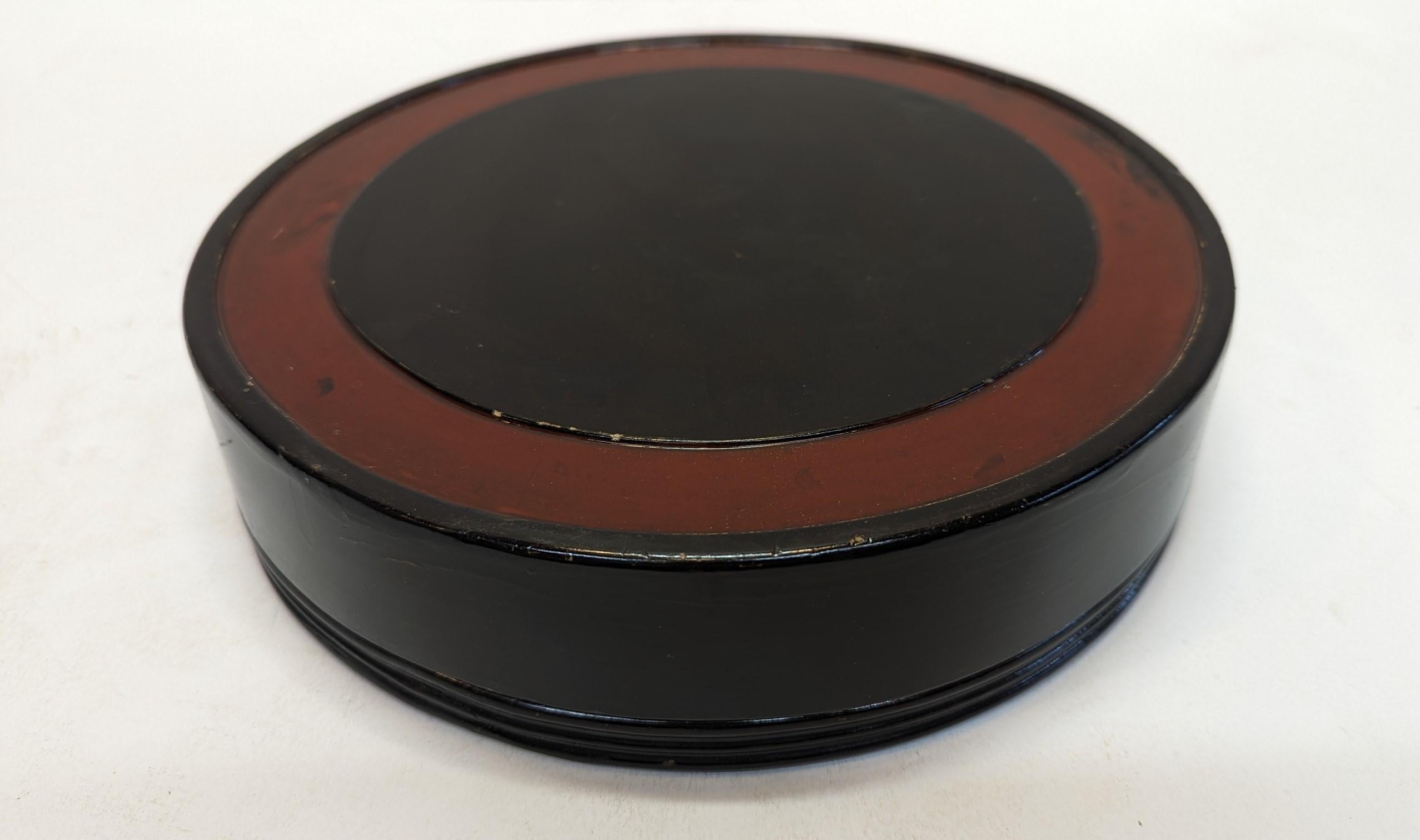Chinese Antique Round Lacquer Box For Sale