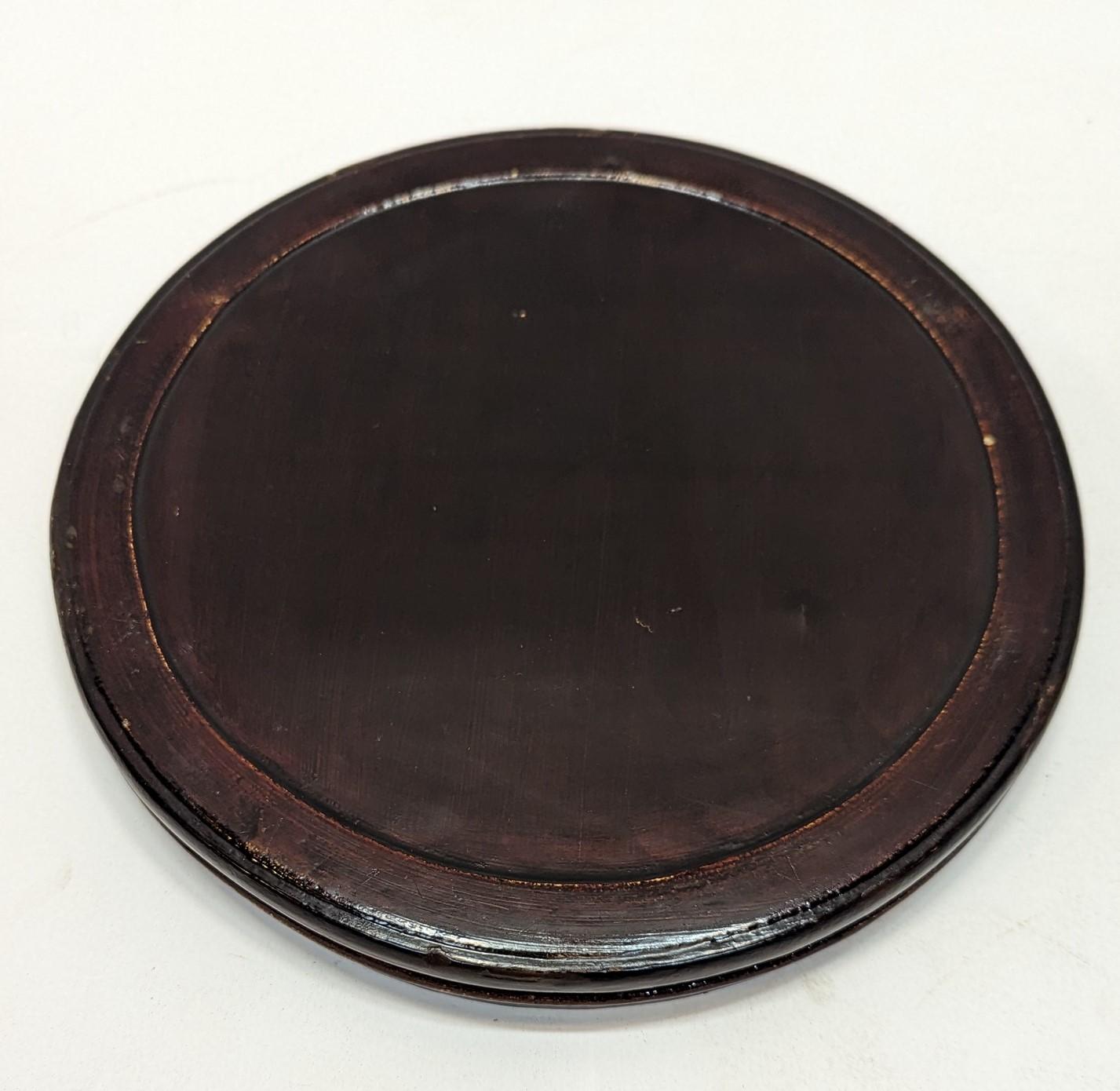 Antique Round Lacquer Box  In Good Condition For Sale In New York, NY