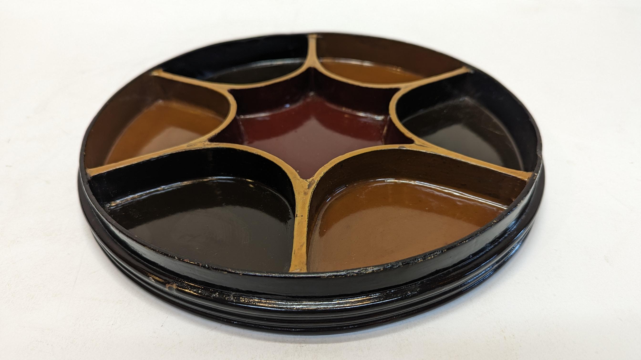 Early 20th Century Antique Round Lacquer Box For Sale