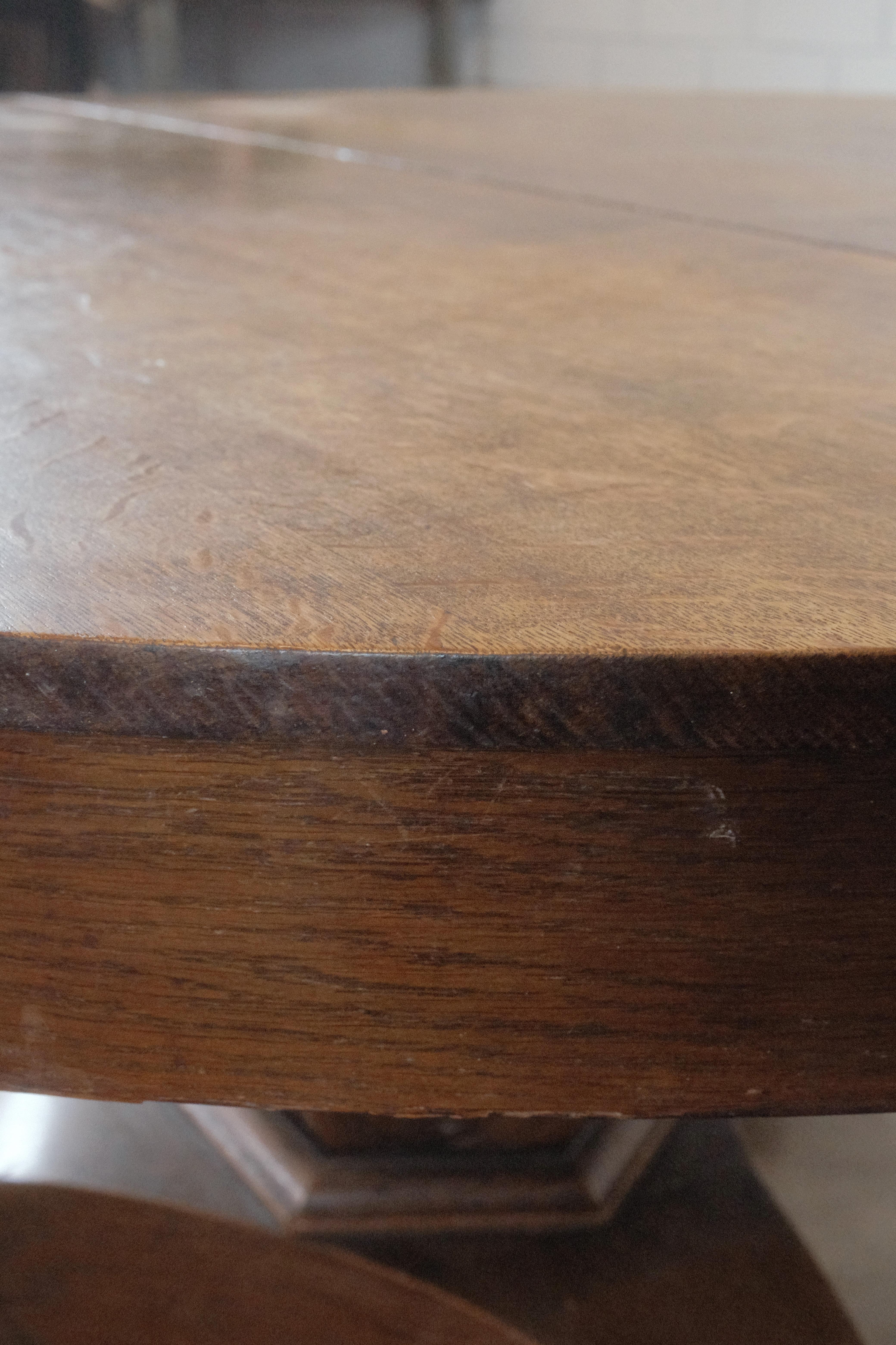 Anglais Ancienne table de salle à manger ronde en Oak Claw Pedestal en vente