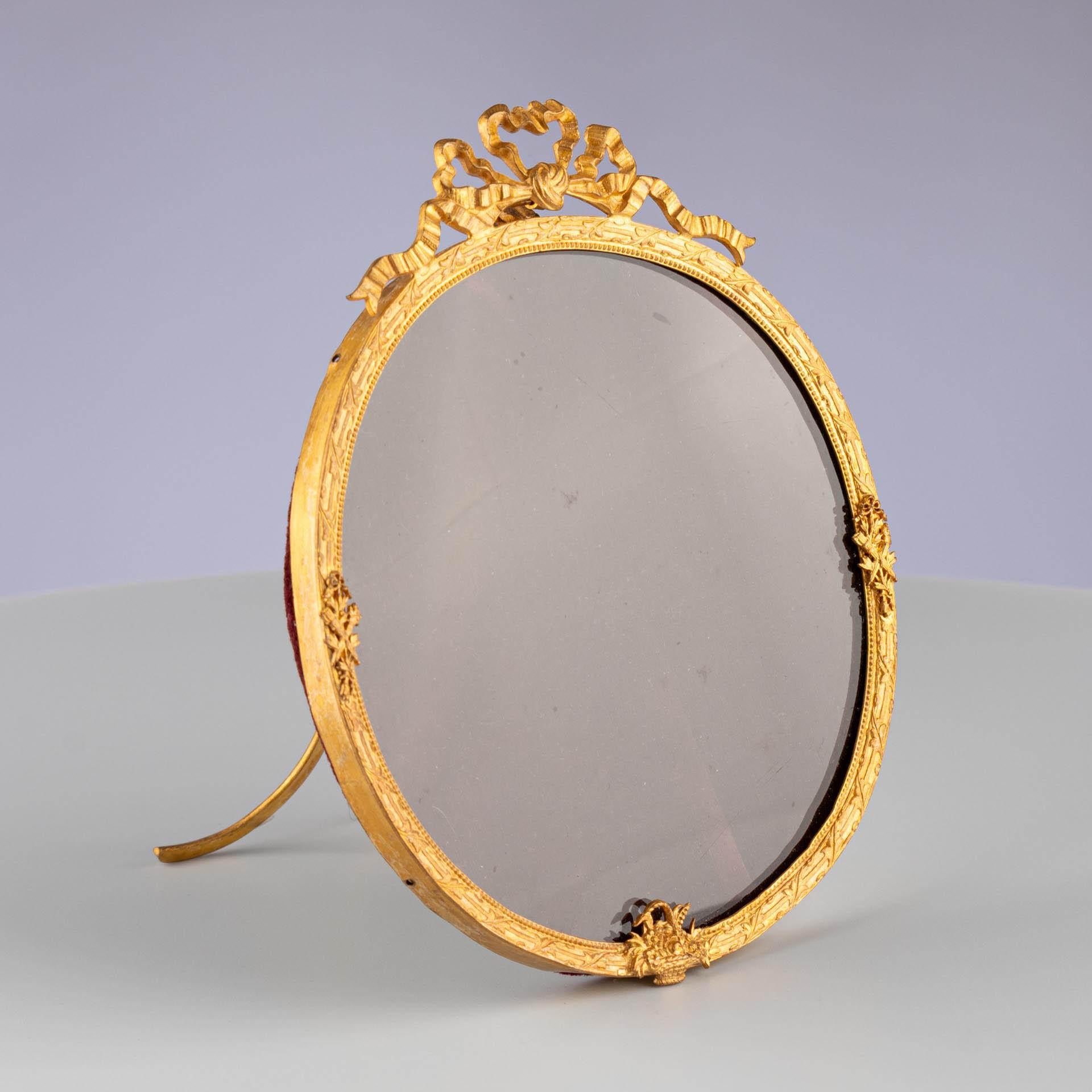 Ottone Cornice antica rotonda, stile Luigi XVI, Francia, CIRCA 1890, 11 x 11 cm in vendita