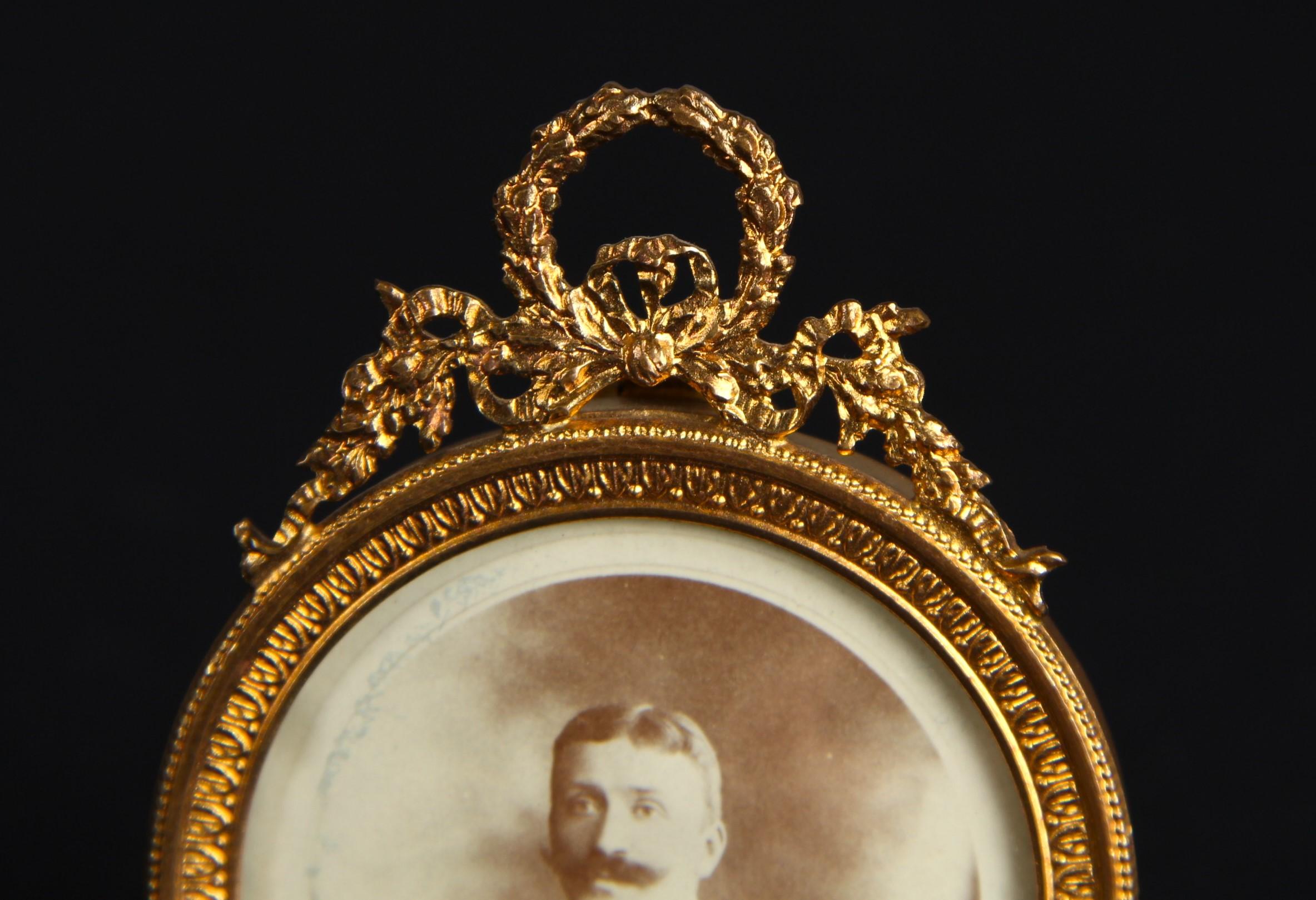 Marco redondo antiguo, marco de fotos, Francia, circa 1880, 4 x 4 cm Francés en venta