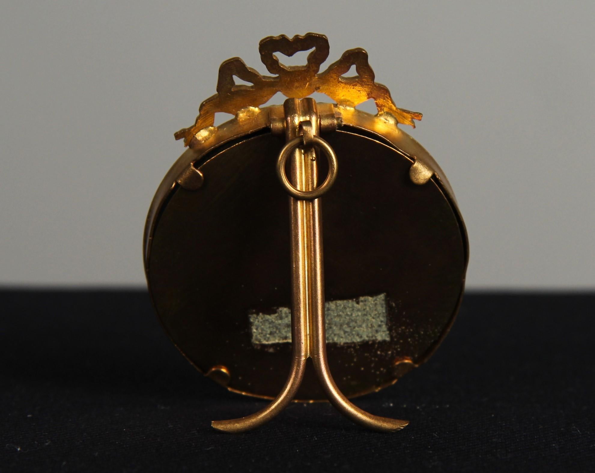 Victorian Antique Round Picture Frame, Photo Frame, France, Circa 1880, 4 x 4 cm For Sale