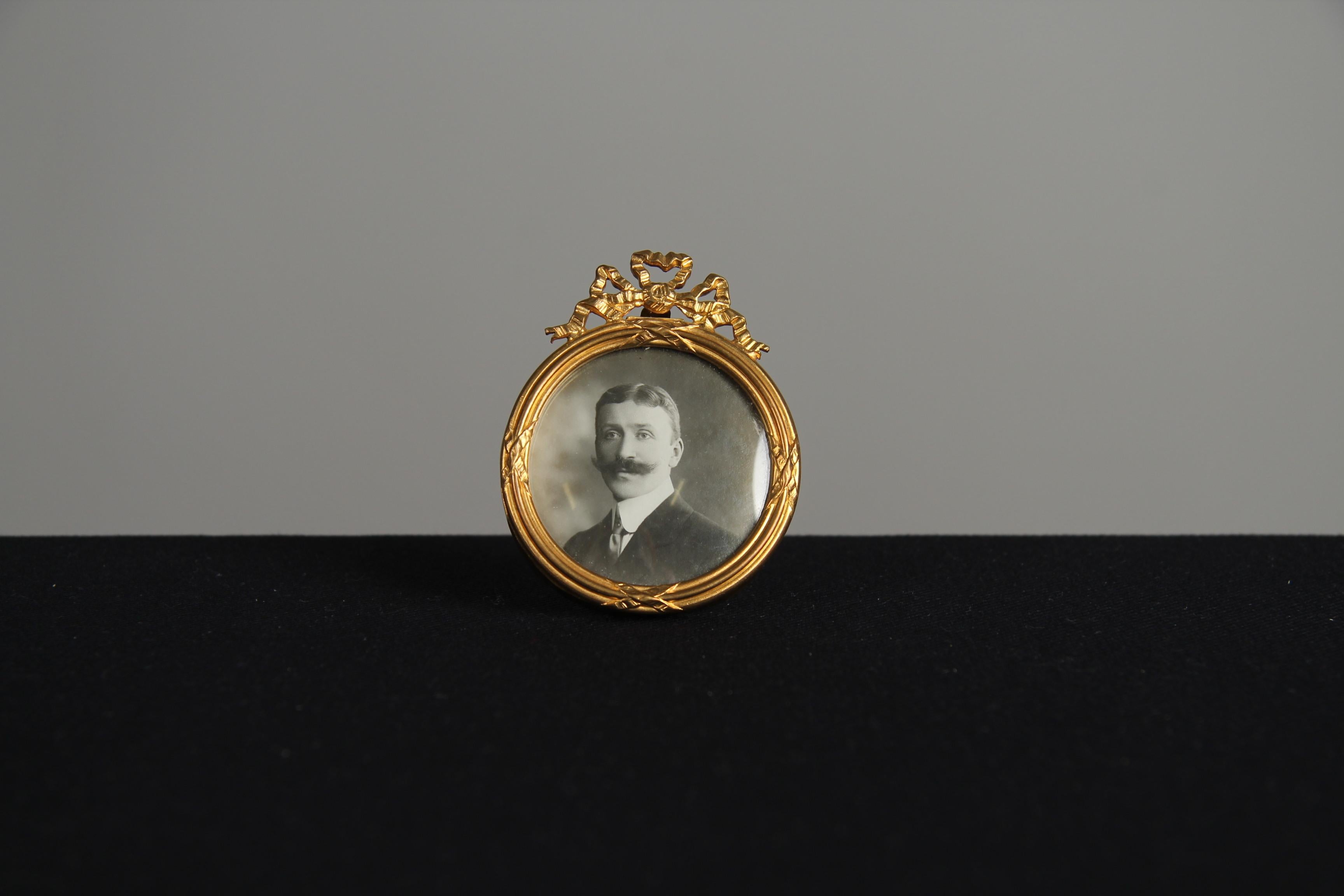 French Antique Round Picture Frame, Photo Frame, France, Circa 1880, 4 x 4 cm For Sale