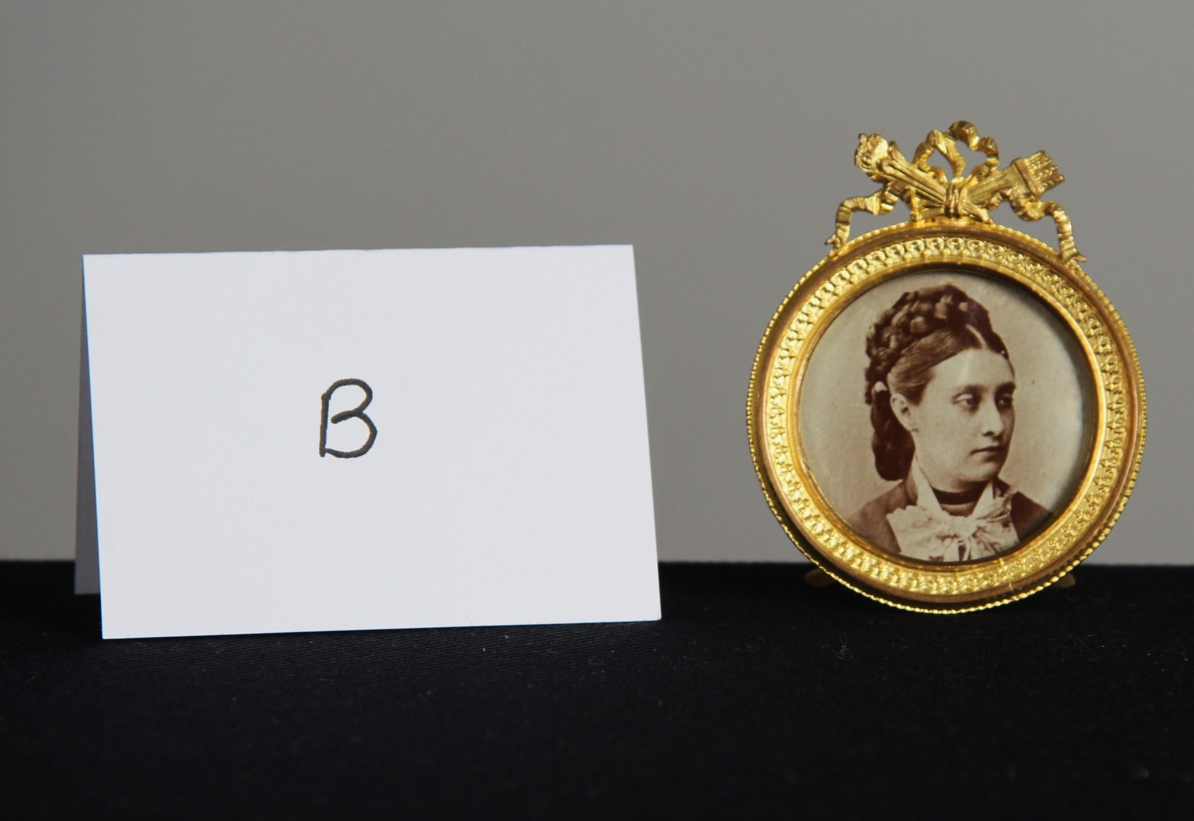 Antique Round Picture Frame, Photo Frame, France, Circa 1880, 4 x 4 cm In Good Condition For Sale In Greven, DE