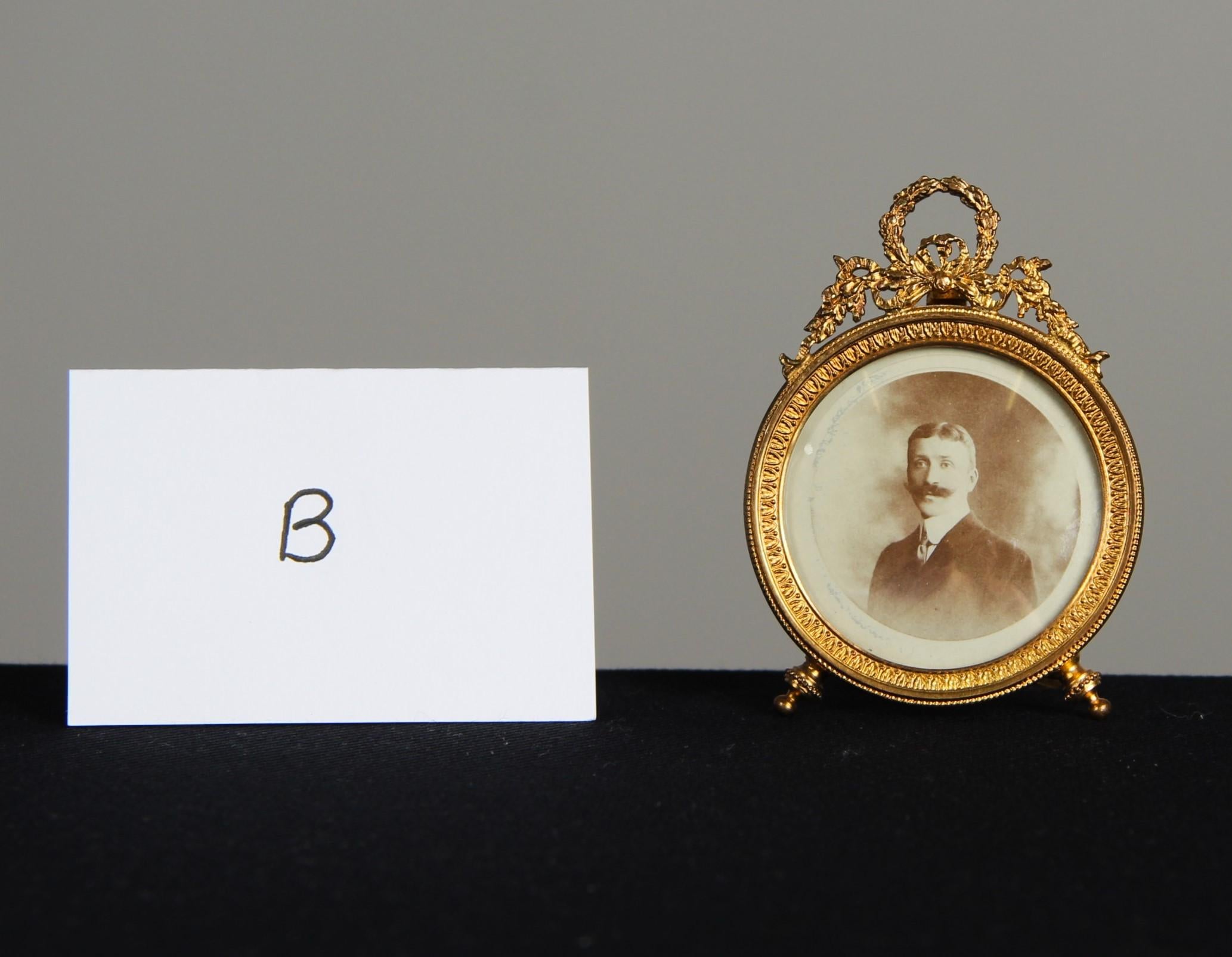 Marco redondo antiguo, marco de fotos, Francia, circa 1880, 4 x 4 cm Latón en venta