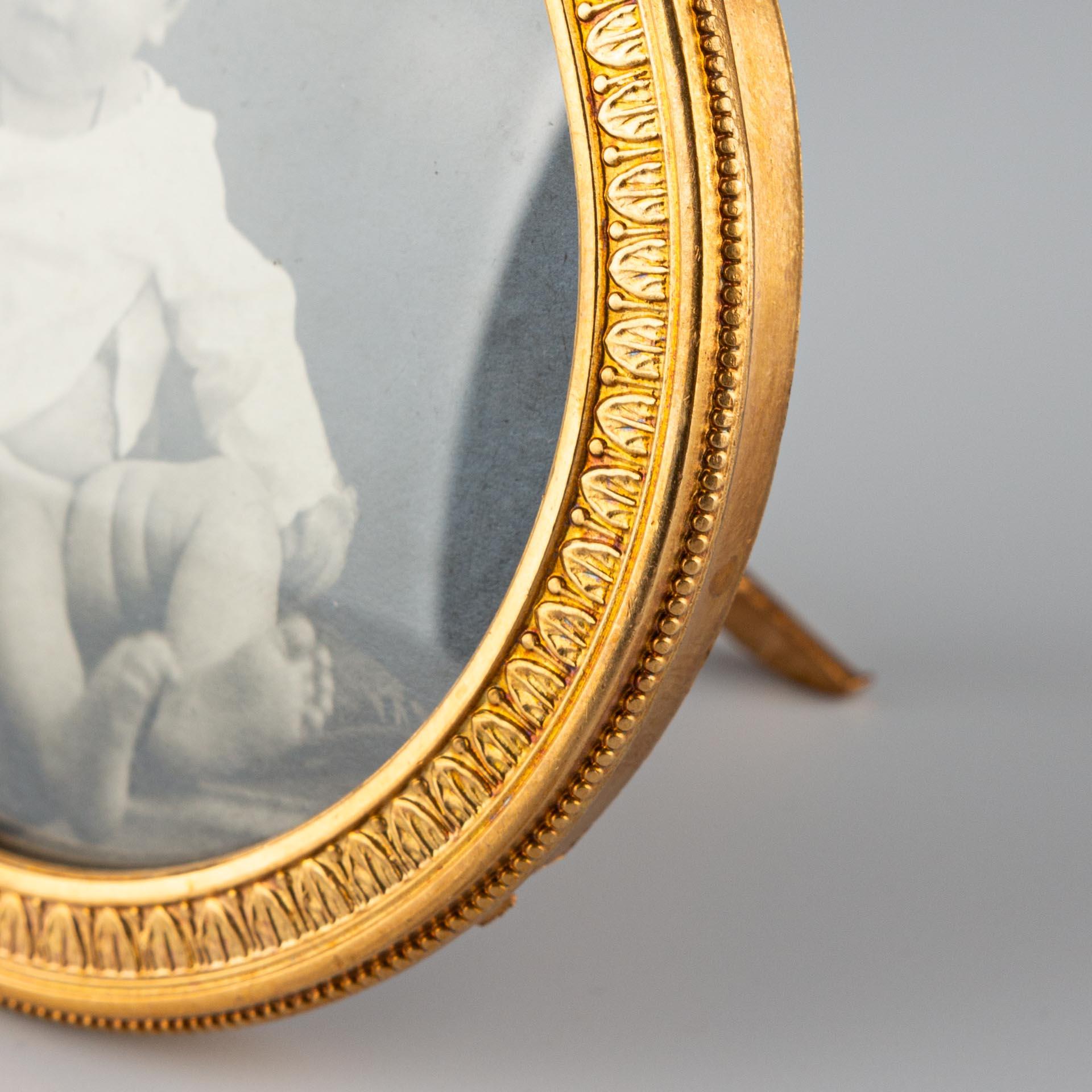 French Antique Round Picture Frame, Photo Frame, France, Circa 1880, 6 x 6 cm For Sale