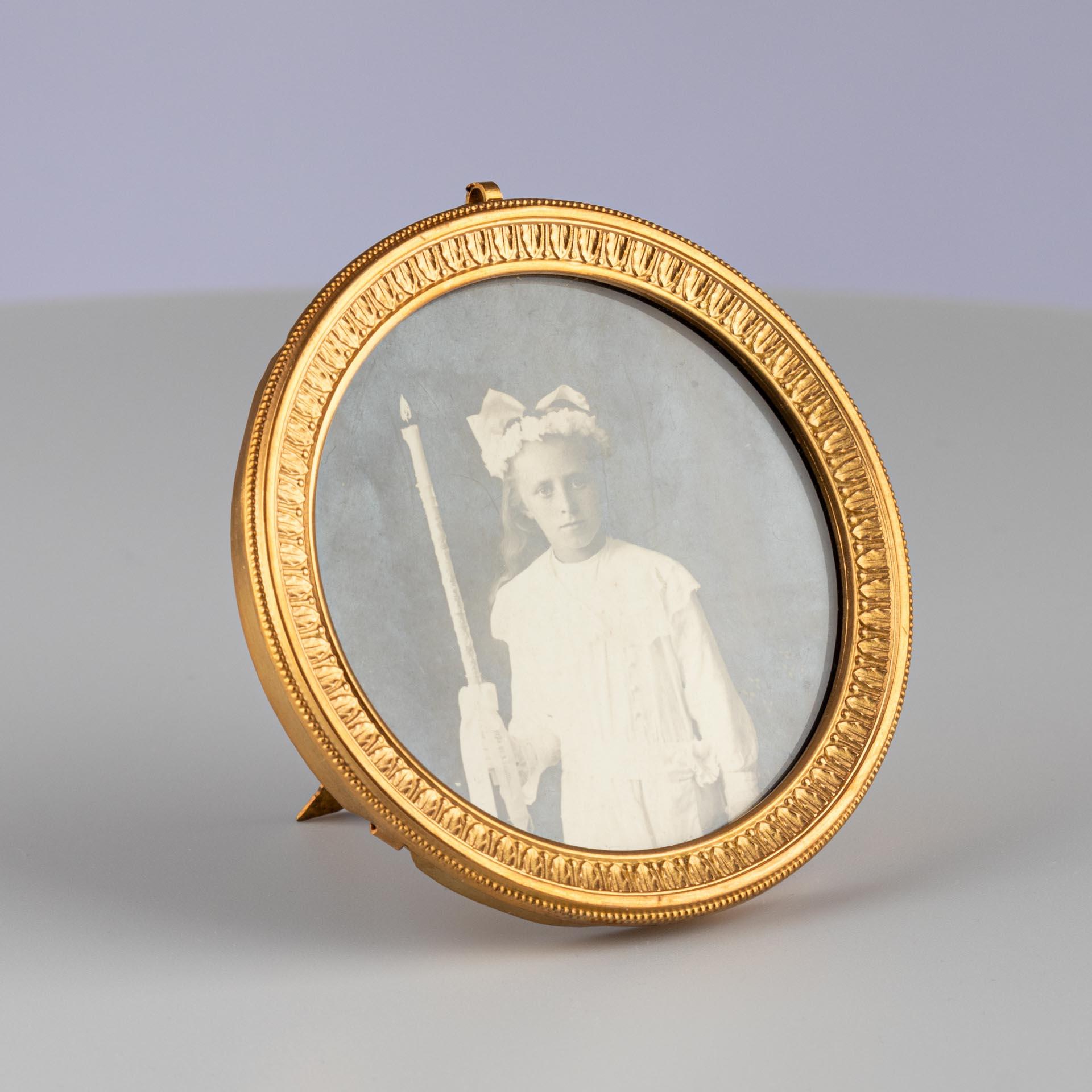 Antique Round Picture Frame, Photo Frame, France, Circa 1880, 6 x 6 cm For Sale 2
