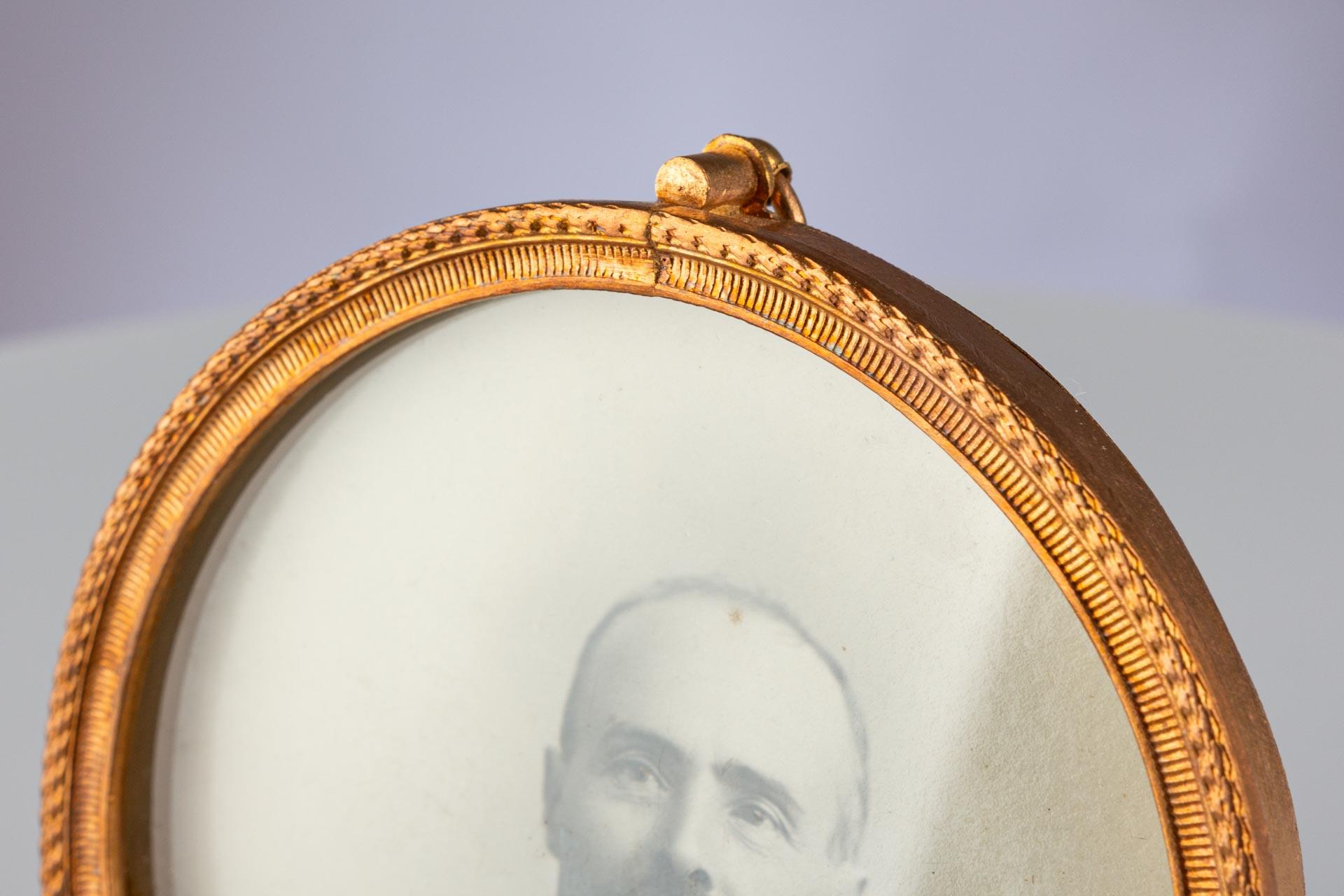 Brass Antique Round Picture Frame, Photo Frame, France, Circa 1880, 8 x 8 cm For Sale