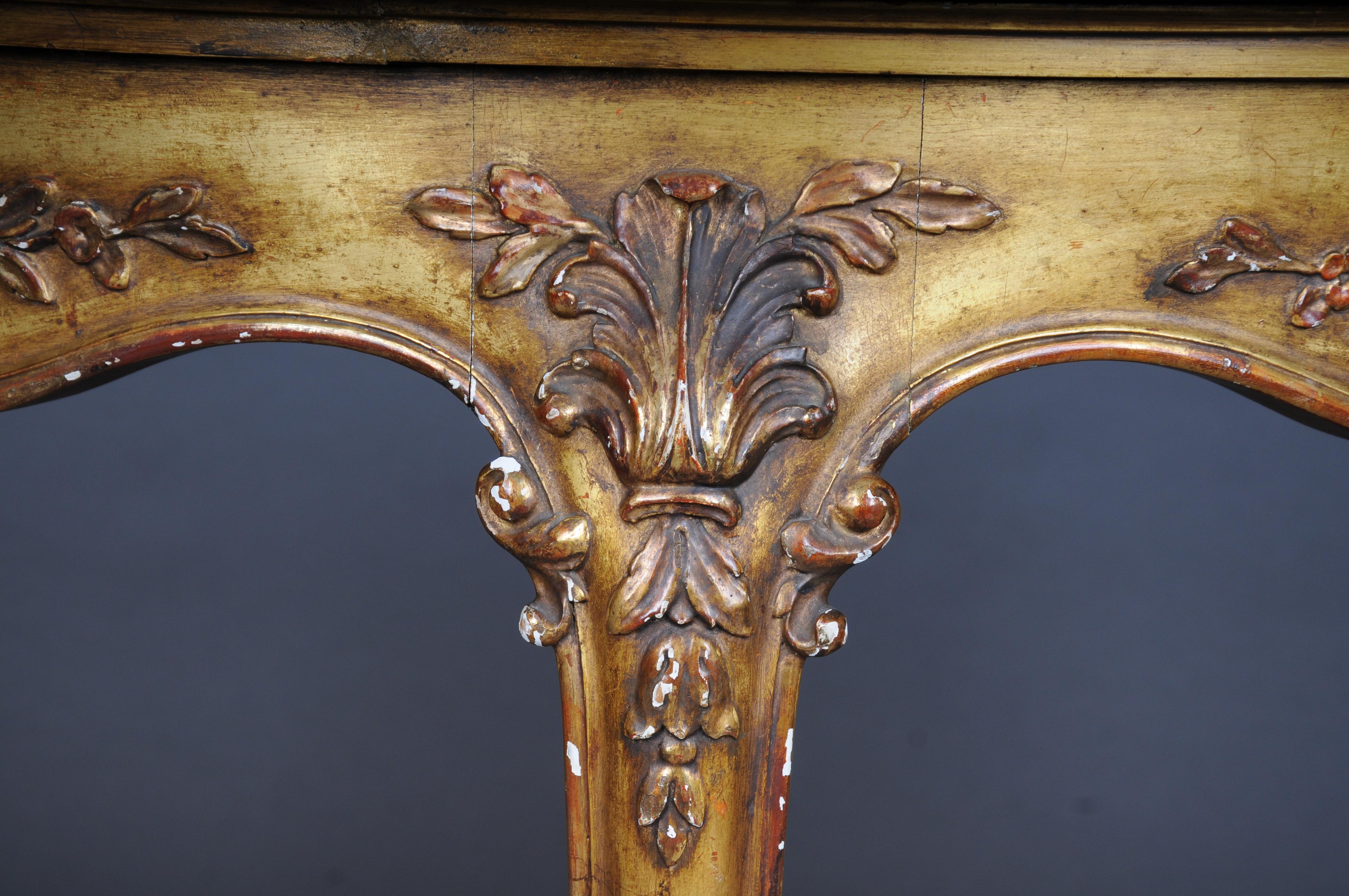 Ancienne table ronde de salon/café, Louis XV circa 1900. Or avec plateau en marbre en vente 3