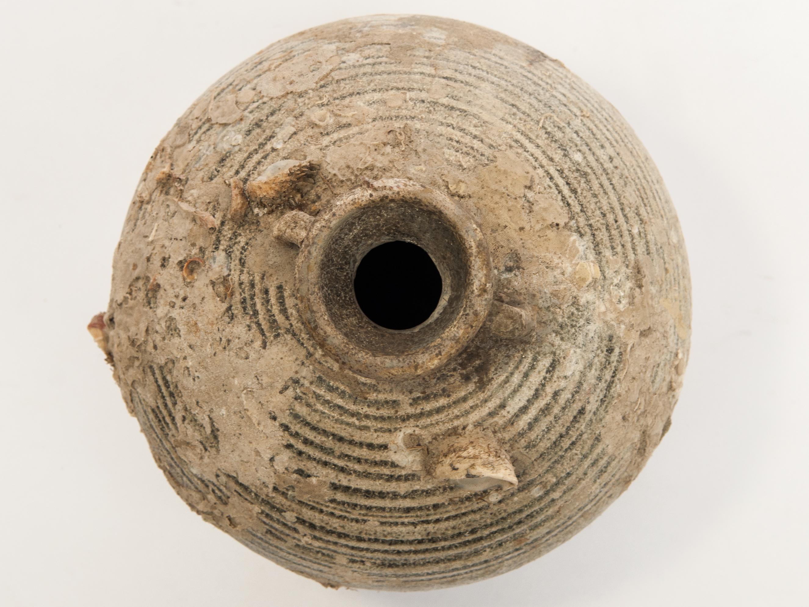 Antique Round Sawankhalok Jar, Sawankhalok, Thailand, 15th Century 1