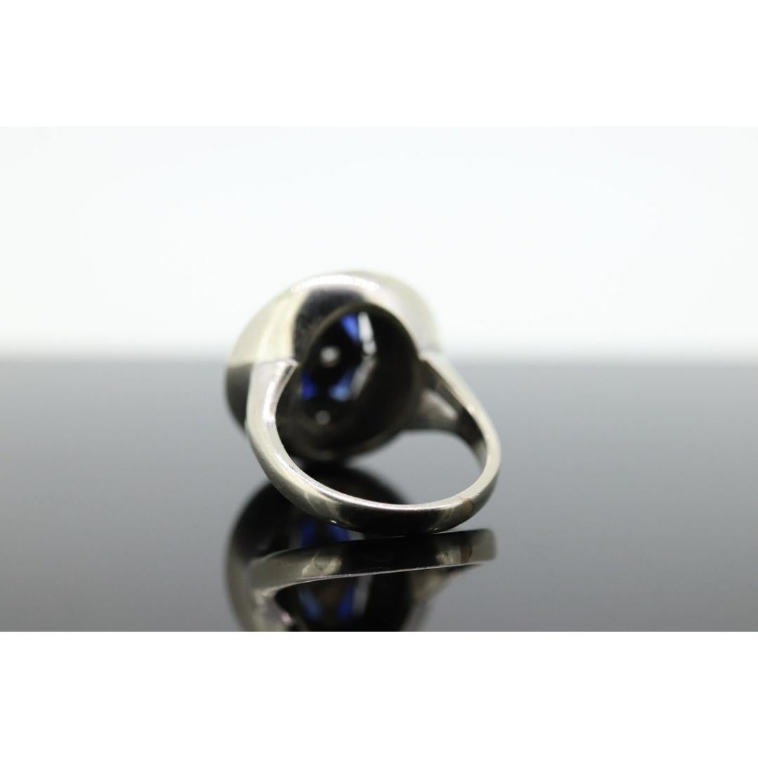 Antique ROUND SHIELD ring. 14k TRILOGY three diamond and sapphire shield ring. For Sale 3