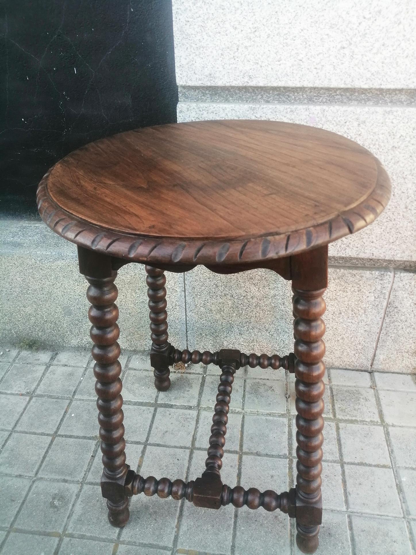 Victorian Antique Round Side Table Bobbin Turned Legs