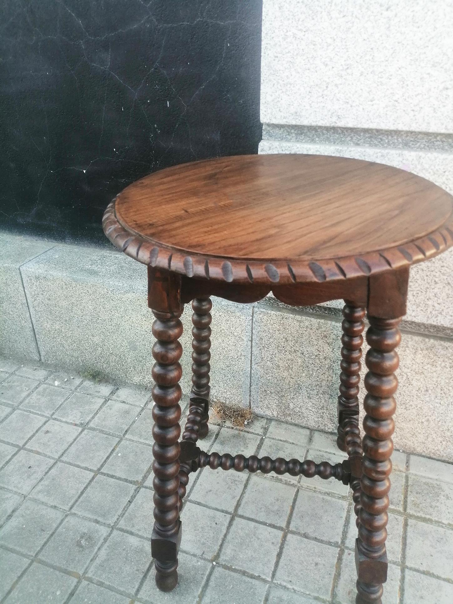 Antique Round Side Table Bobbin Turned Legs In Good Condition In Mombuey, Zamora