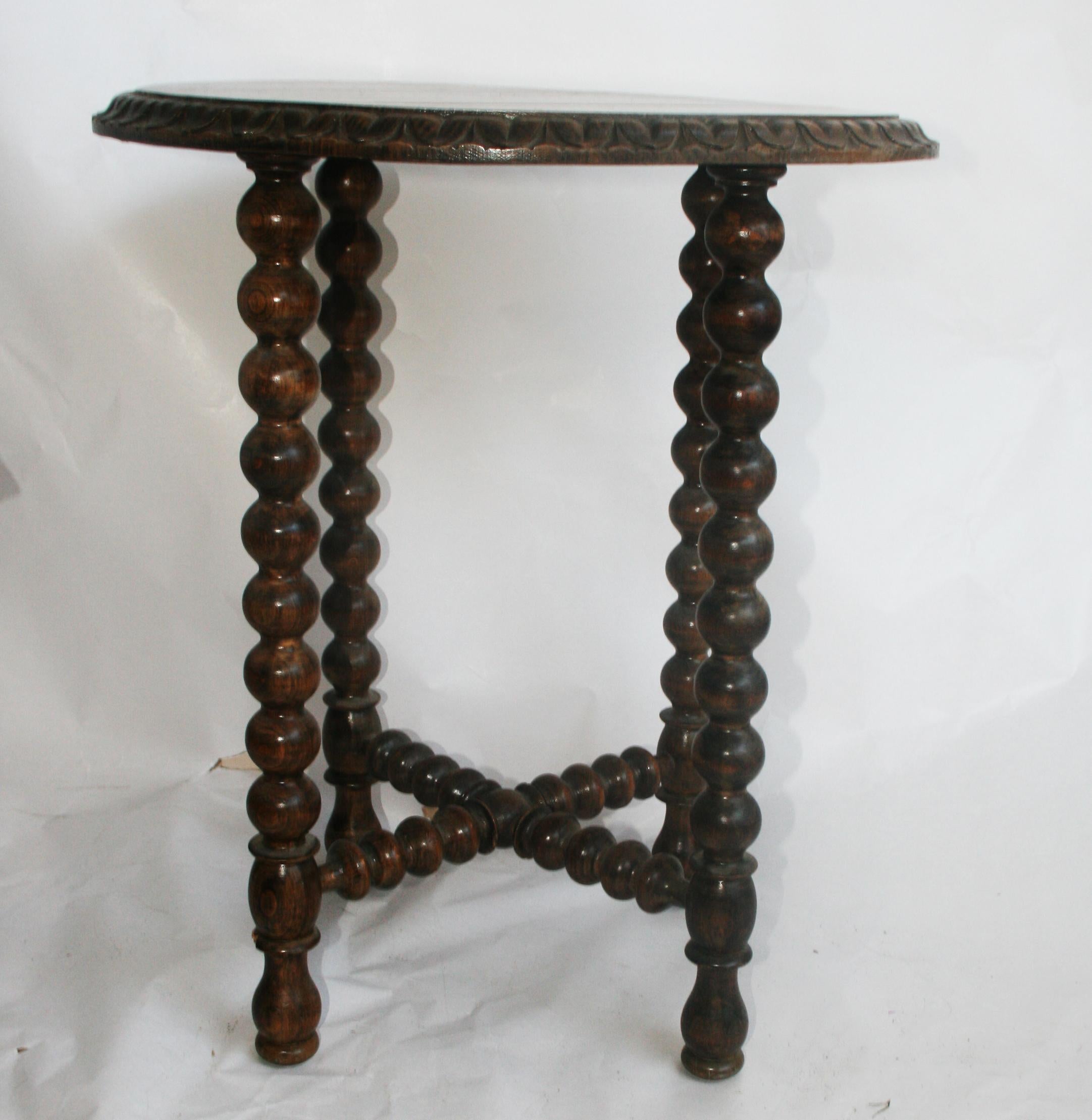 Antique round side table from the 19th century. Wood with turned legs

The table is raised on a base made of four turned legs and cross shaped stretcher, also turned.

This elegant side table has a simple, round wooden top that is festooned with