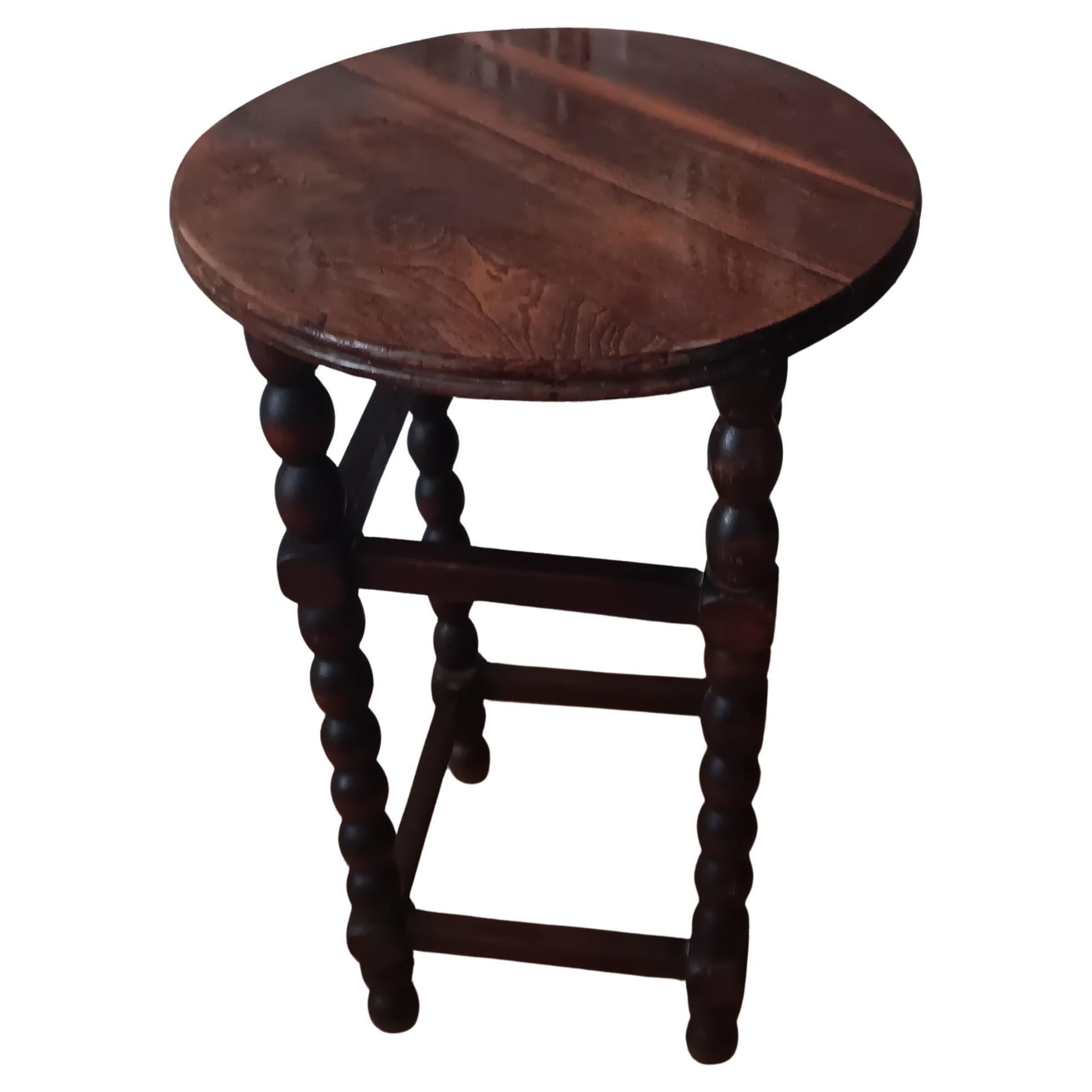 Antique Round Side Table from the  Early 20th Century Bobbin Turned Legs