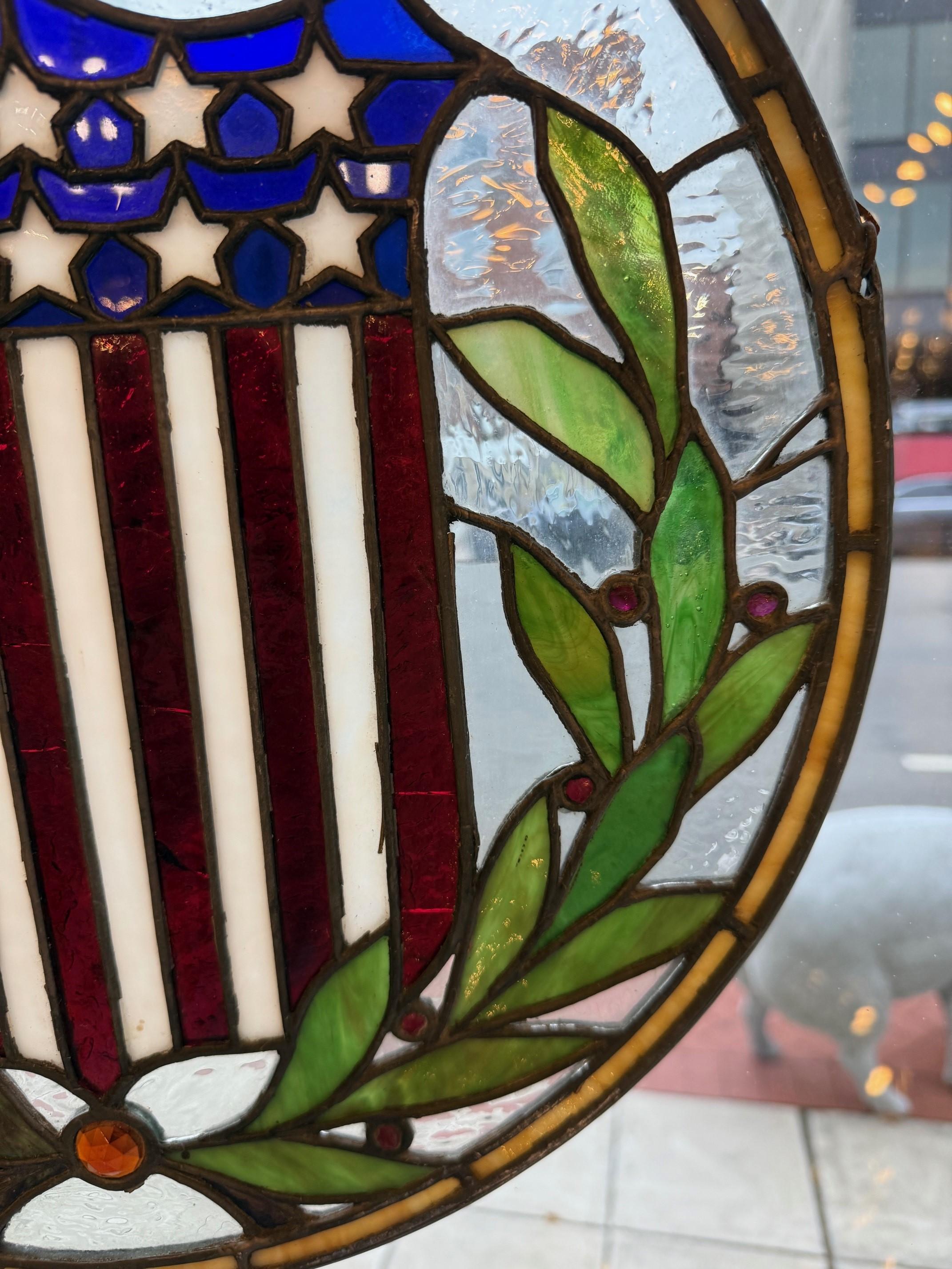Antikes rundes Buntglasfenster, 13 Sterne amerikanische Flagge (20. Jahrhundert) im Angebot