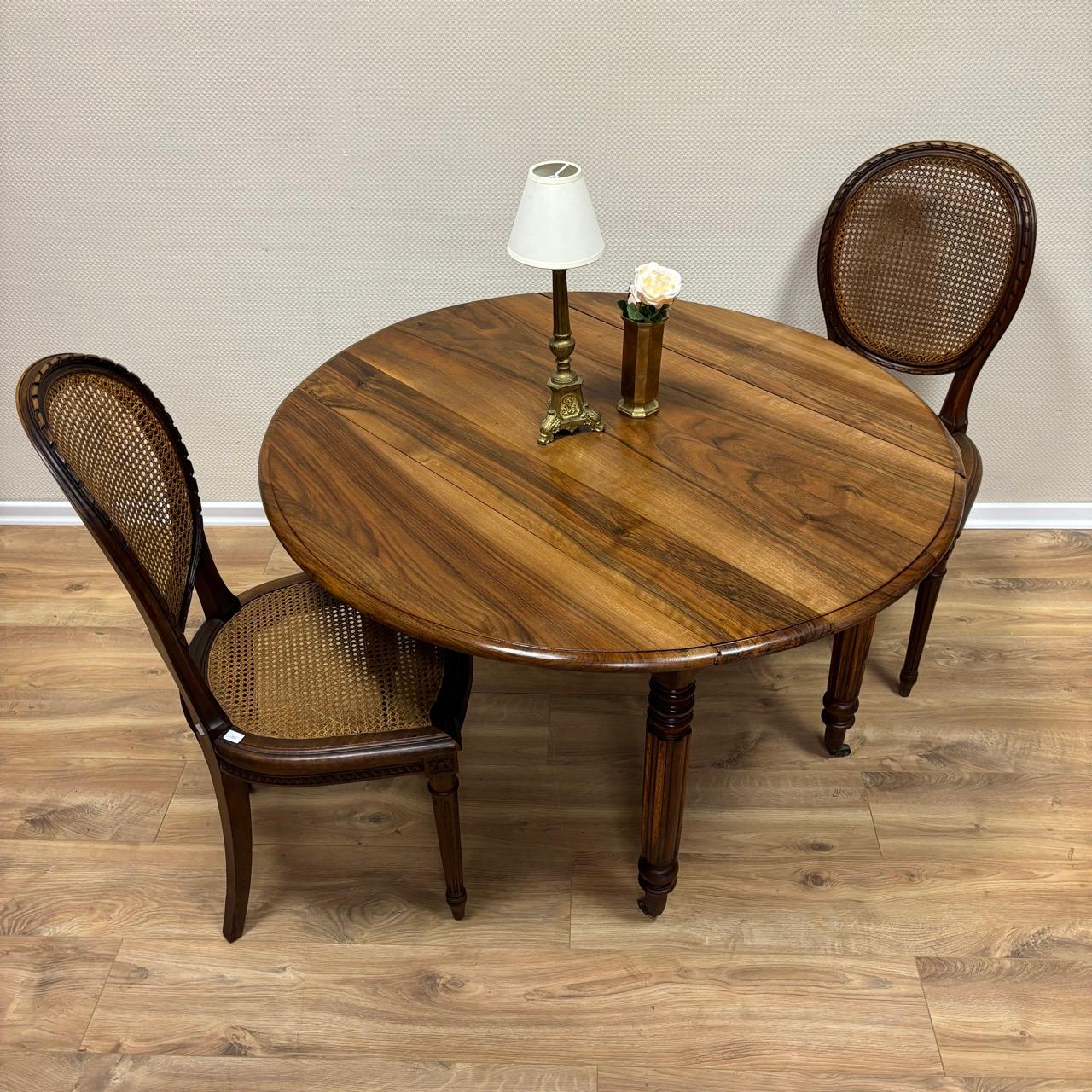 Antique round table from France  folding table top In Good Condition For Sale In Würzburg, DE