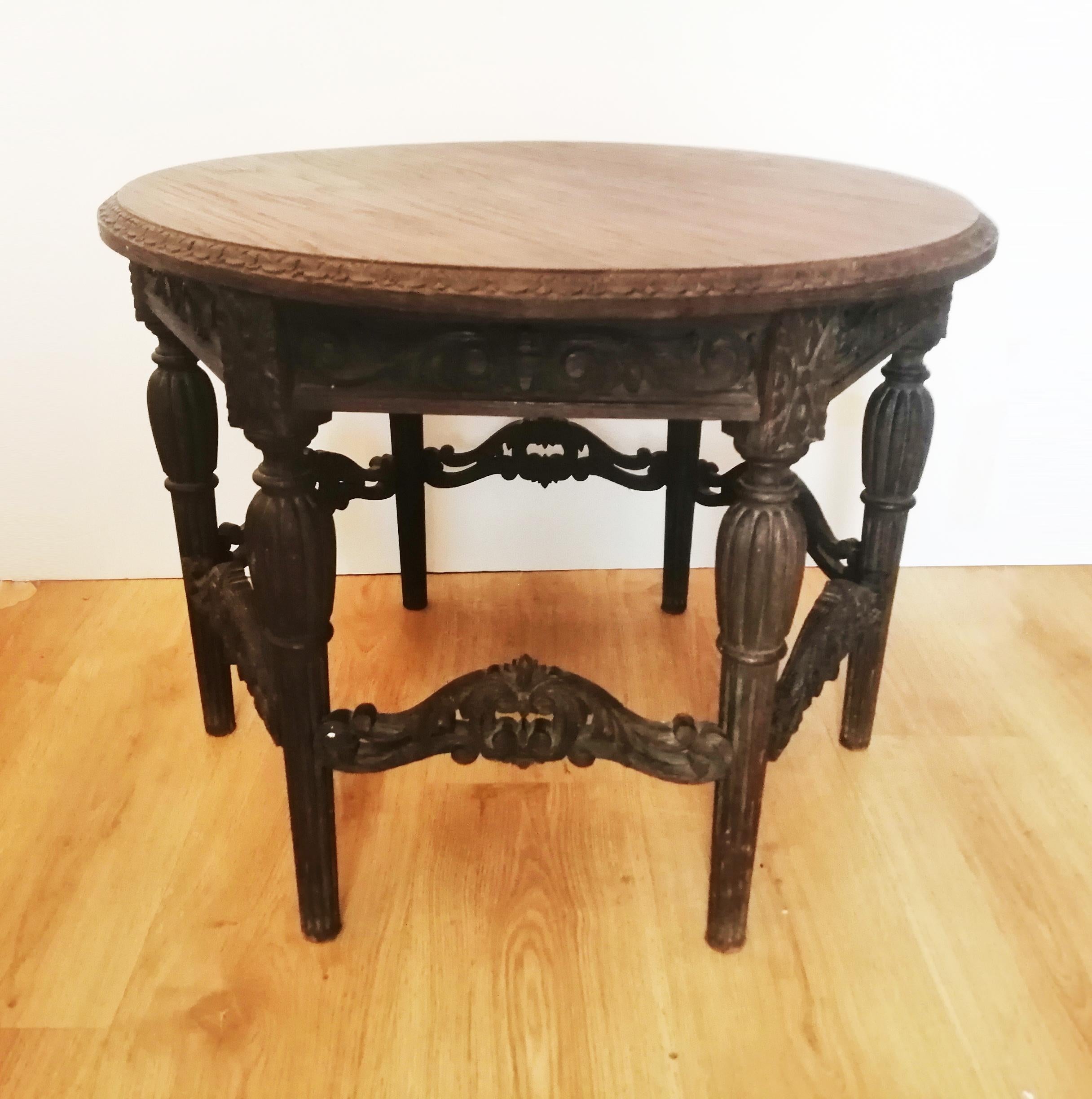 Antique Round Table Renaissance Revival 19th Century For Sale 4