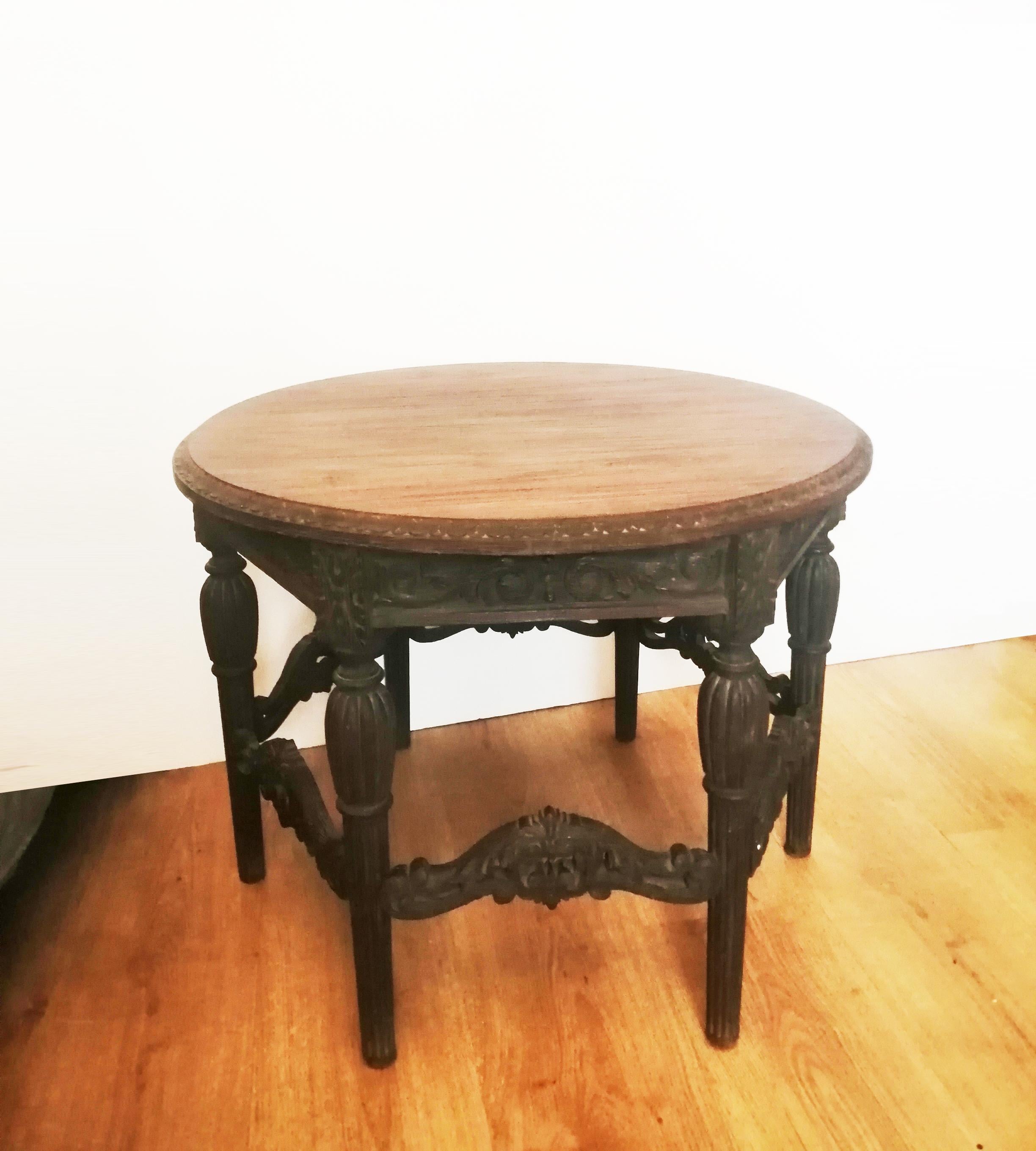 Antiquités Table ronde Antique Revival Renaissance 19ème siècle Bon état - En vente à Mombuey, Zamora
