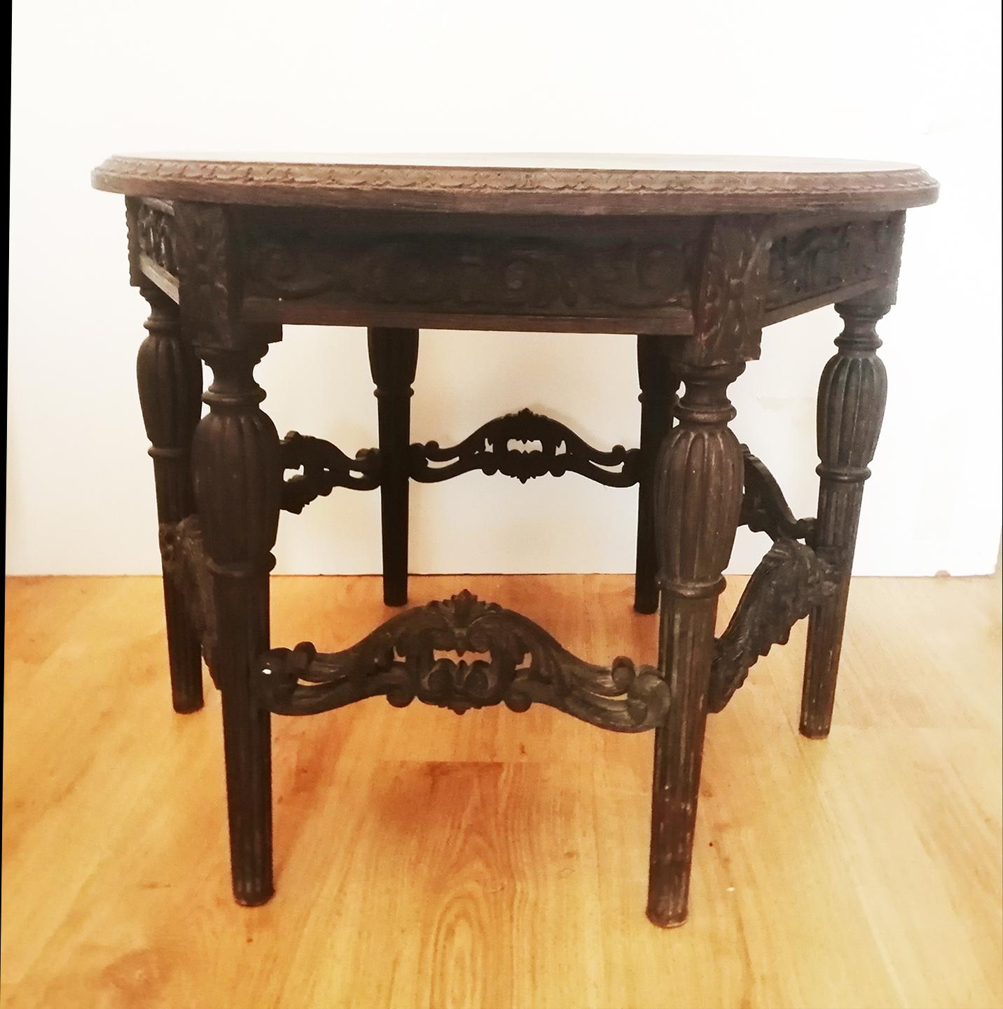 Antique Round Table Renaissance Revival 19th Century In Good Condition For Sale In Mombuey, Zamora