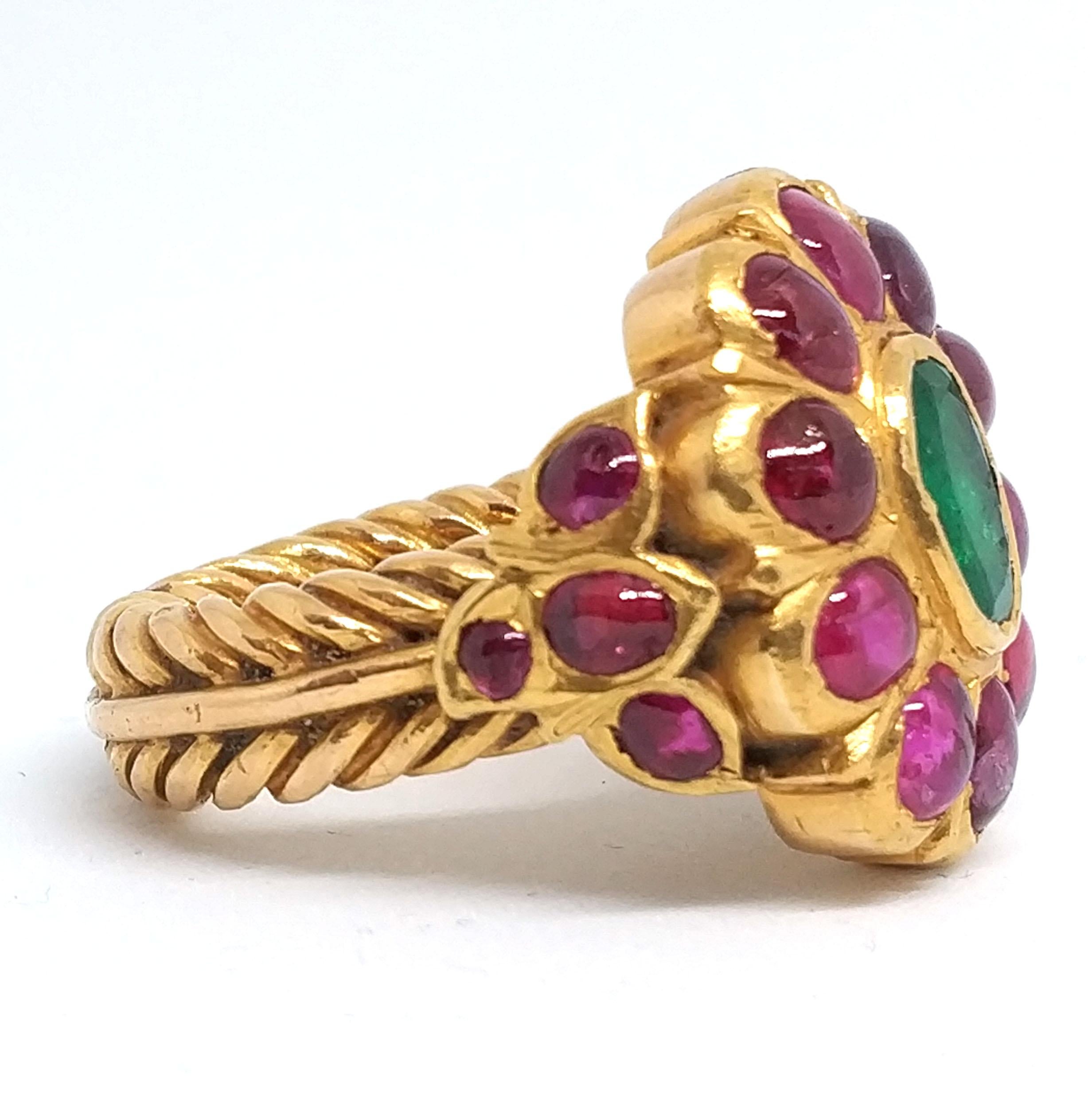 Antique Royal 5.5 carat Ruby and 3 carat Emerald Ring in 23 Carat Gold For Sale 4